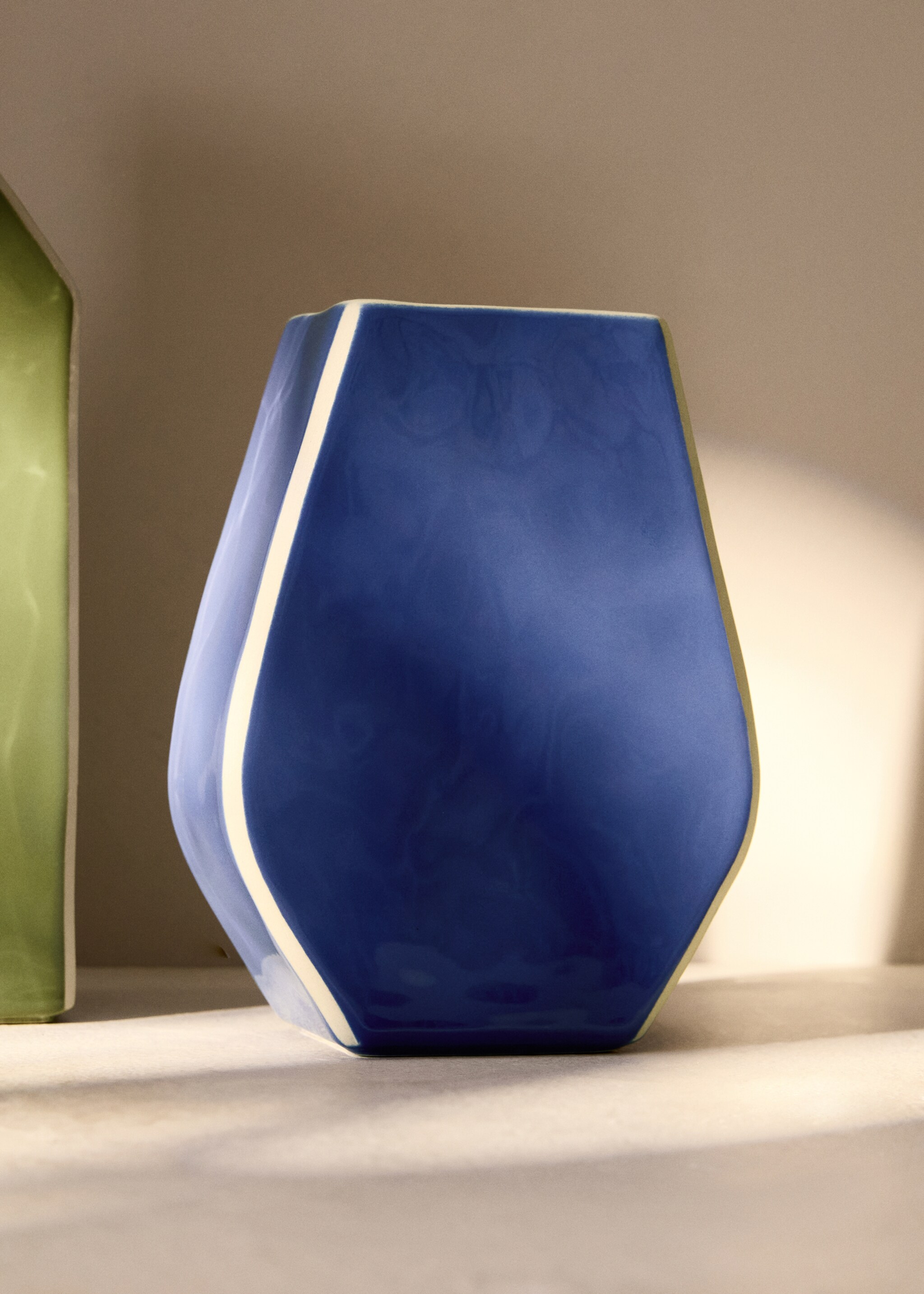 Geometric stoneware vase - General plane