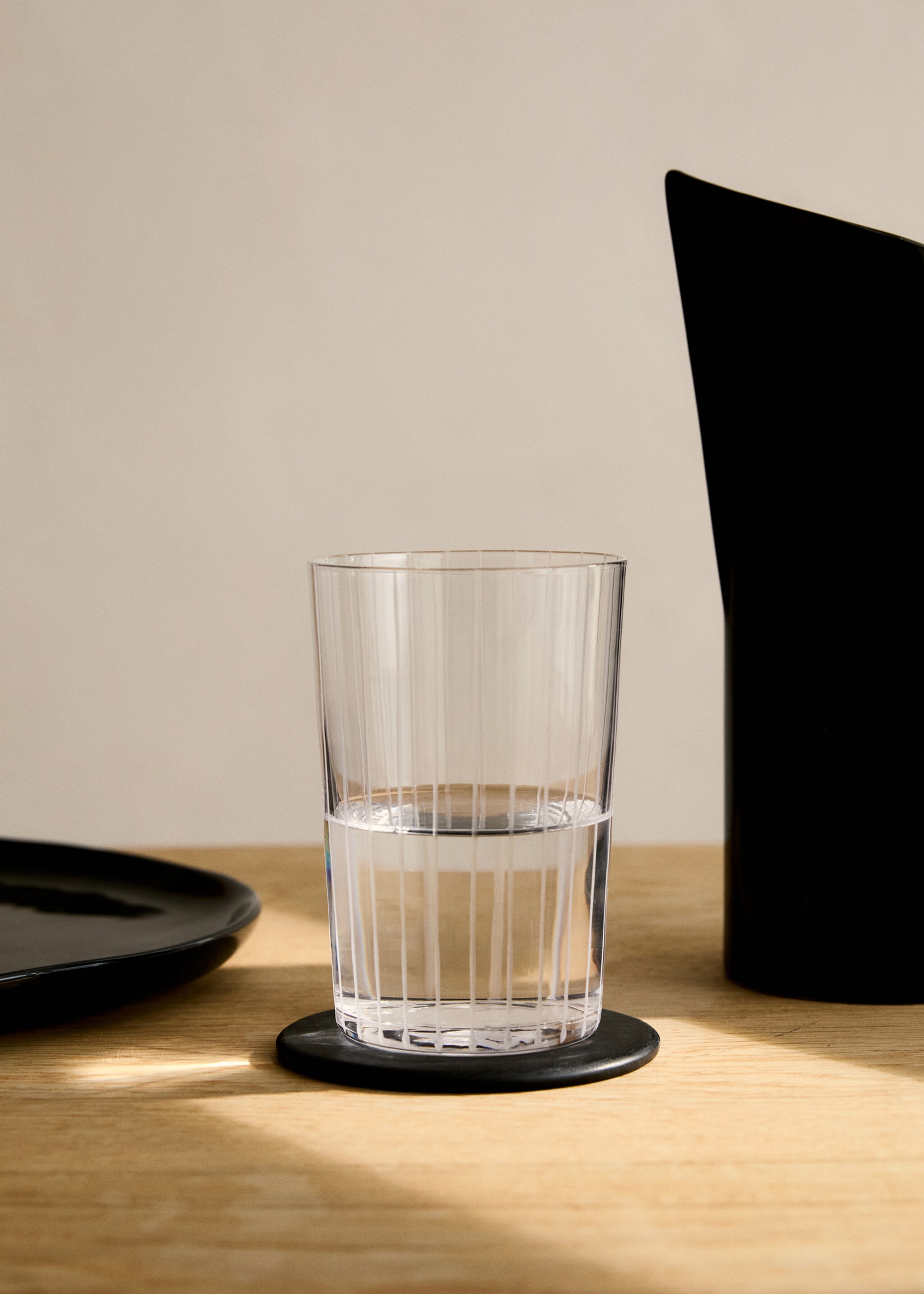 Glass with striped detail - General plane