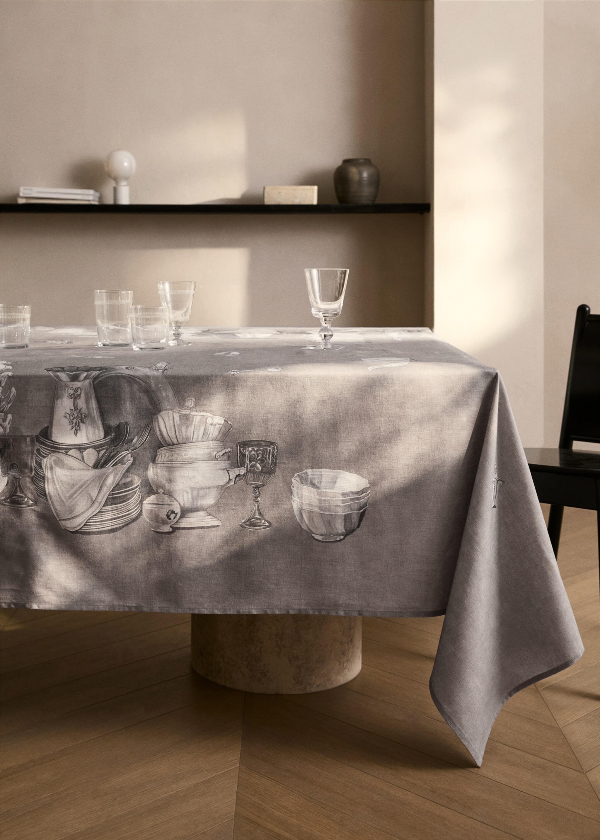 Baumwoll-Leinen-Tischdecke mit Geschirrmotiv für 6 - 8 Gäste - Allgemeine Ansicht