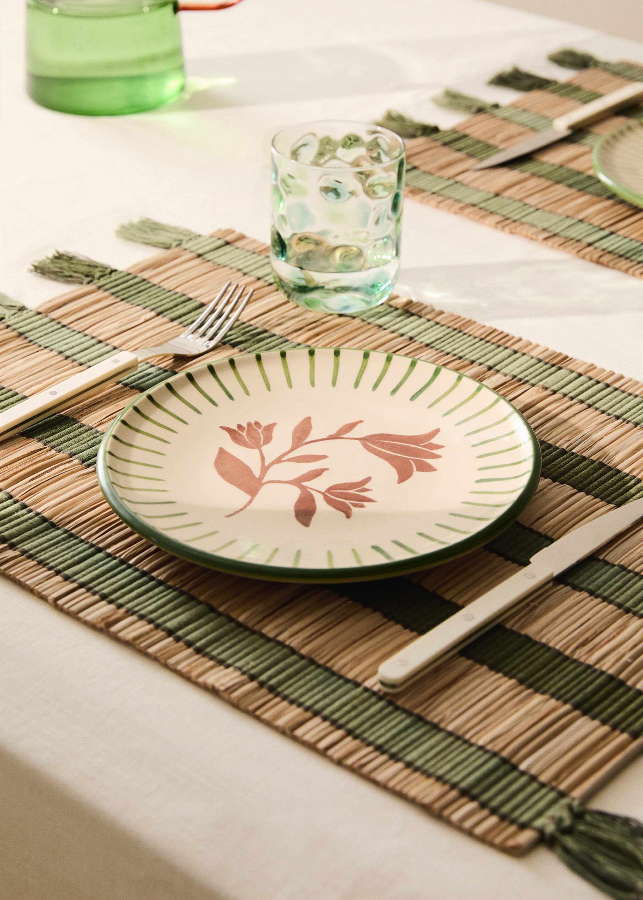 Hand-painted terracotta dessert plate - General plane