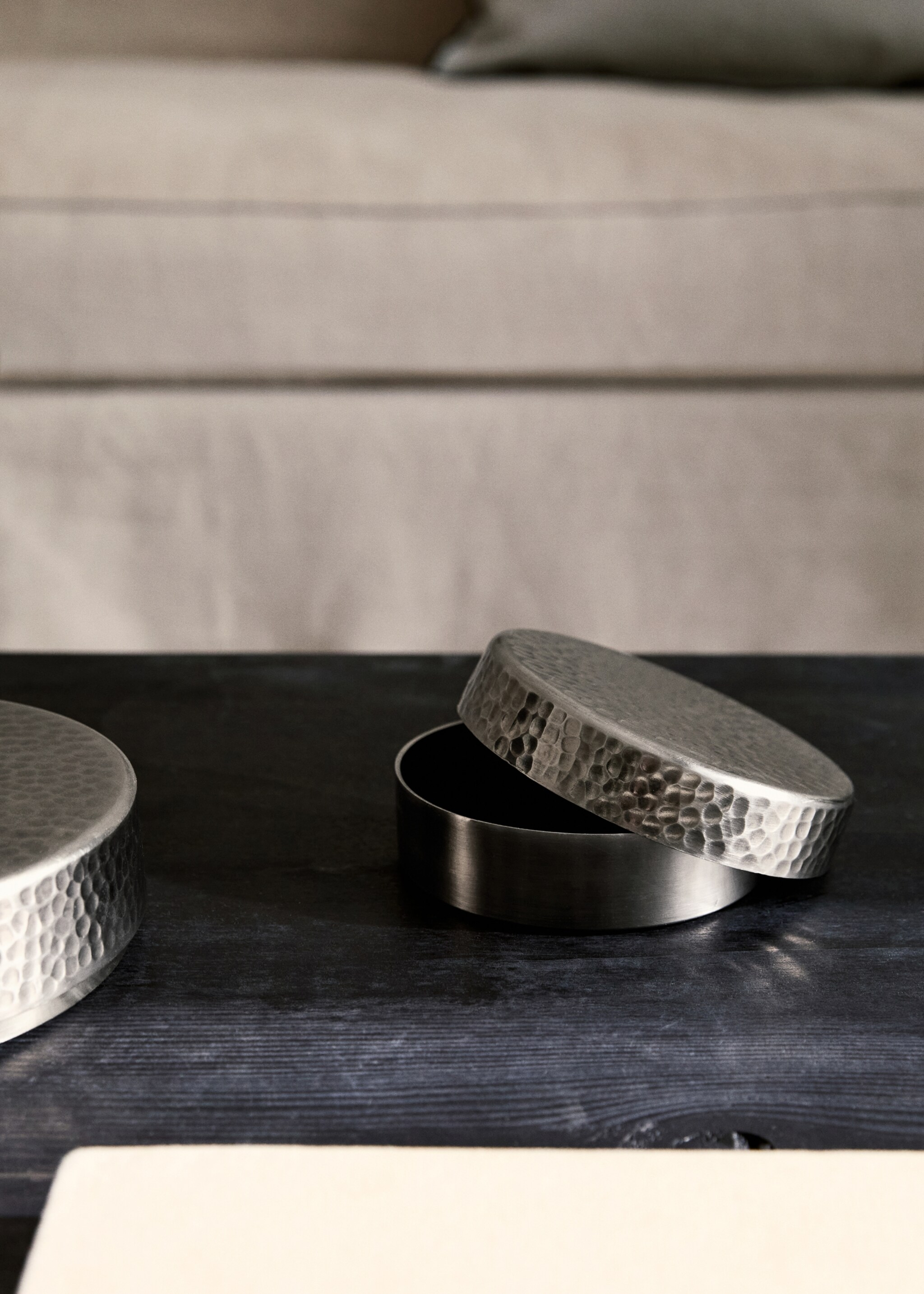 Klein gehamerd metalen kistje - Overzichtstekening
