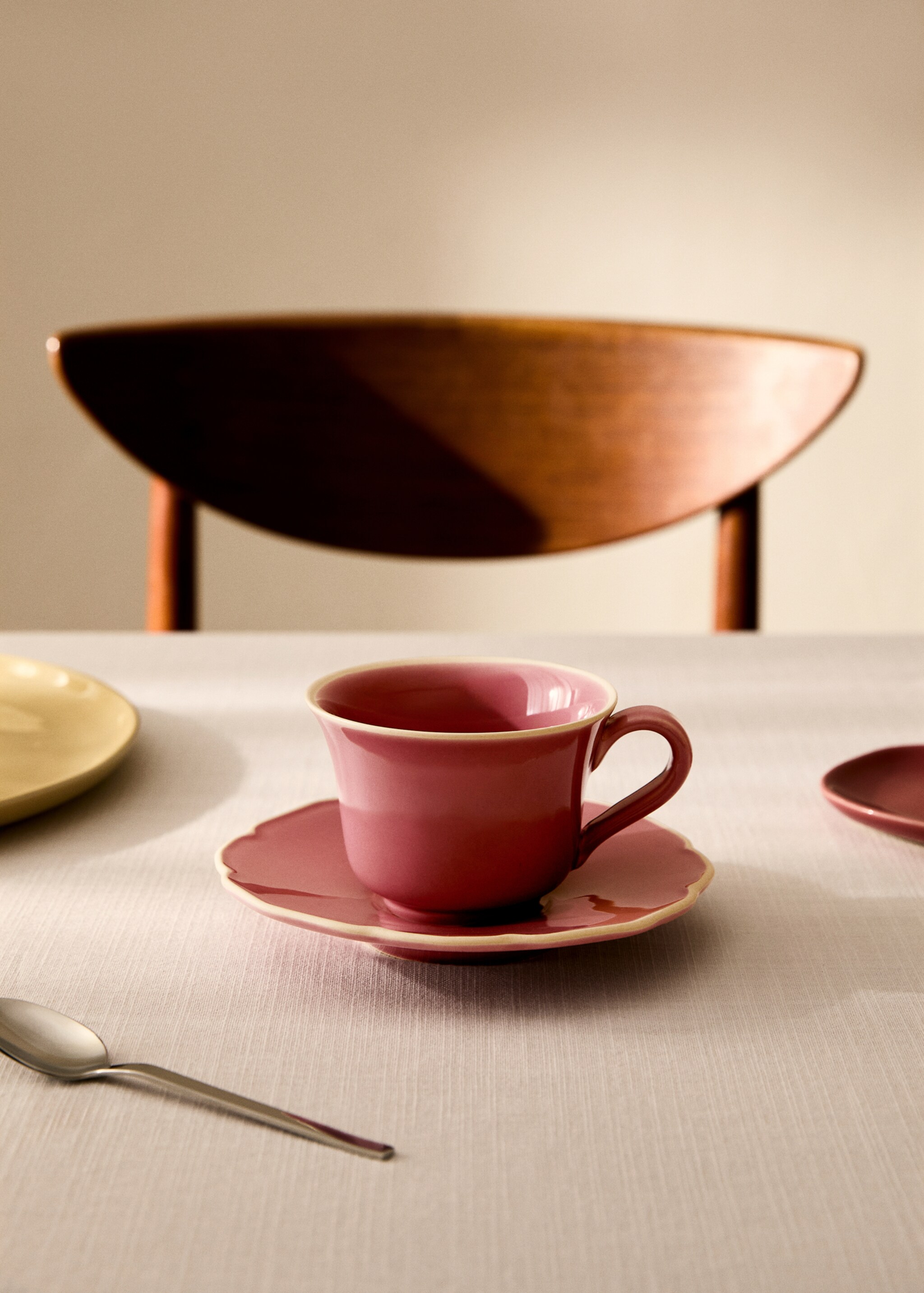 Stoneware tea cup with waves - General plane