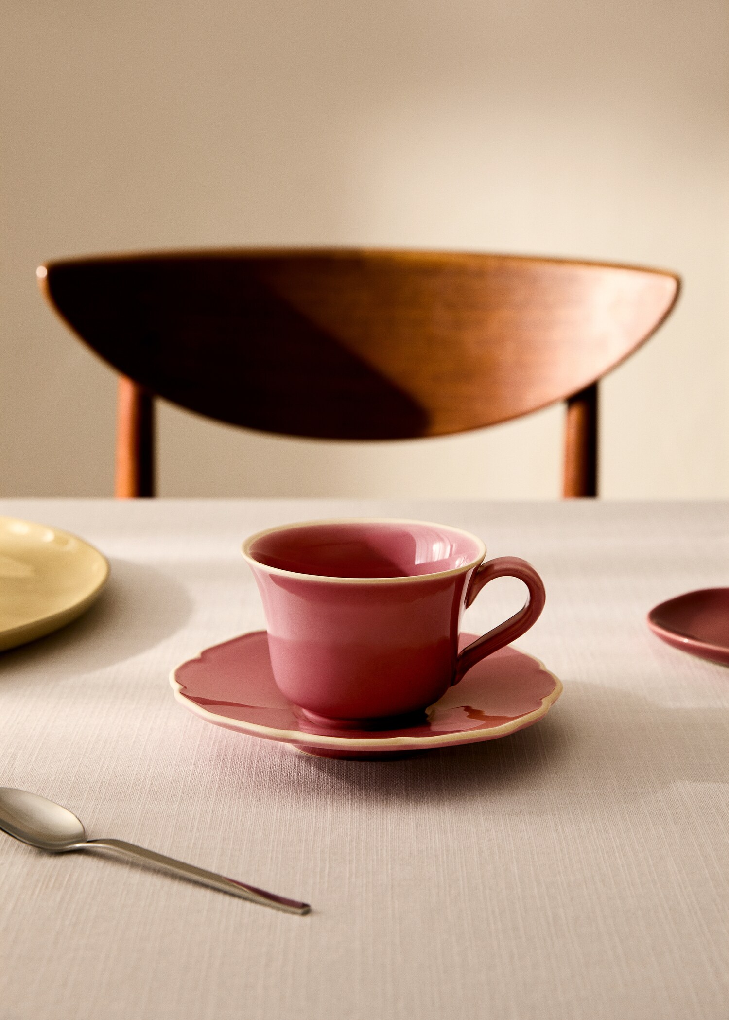 Stoneware tea cup with waves - General plane