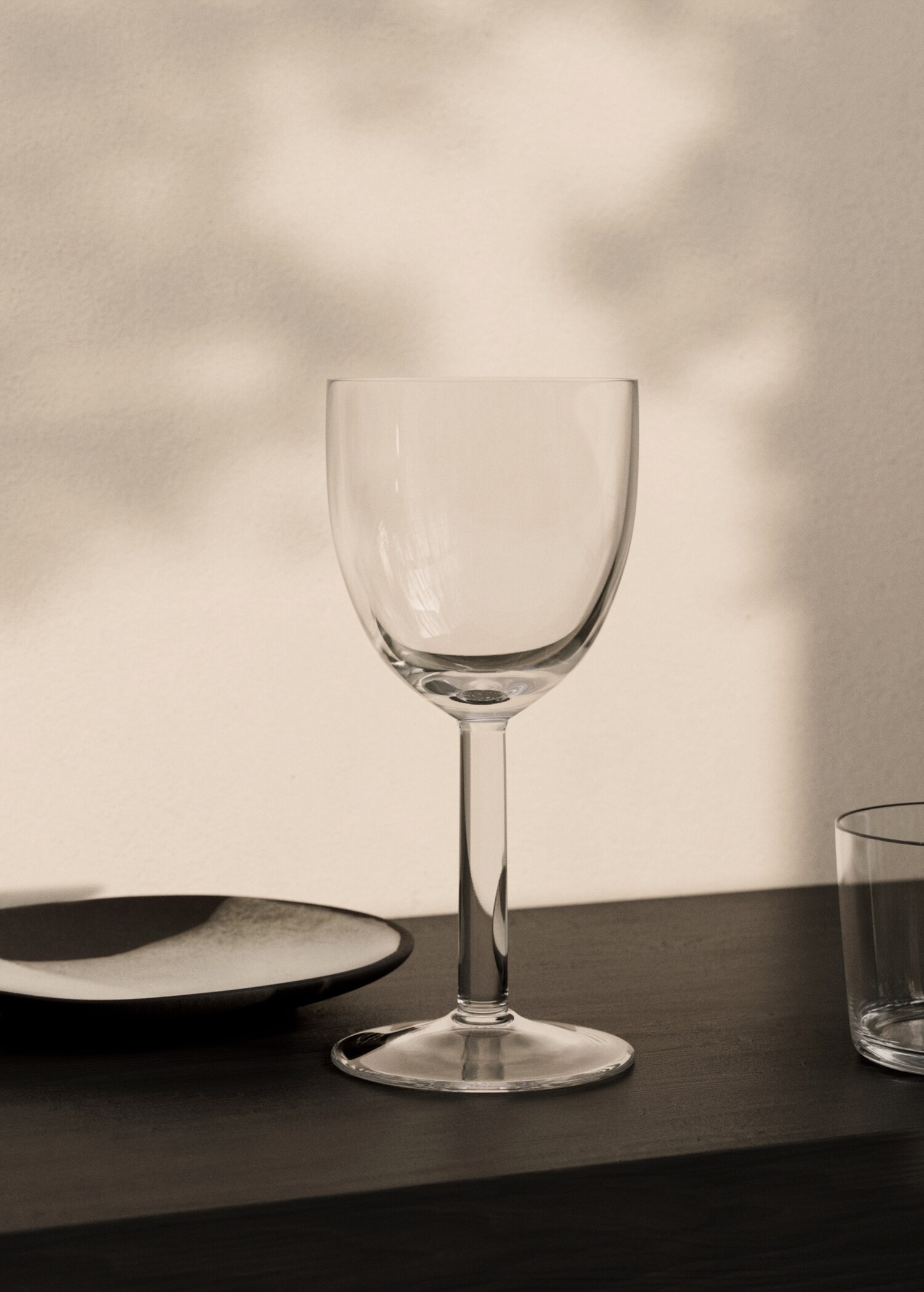 Tall hand-blown stem glass - General plane