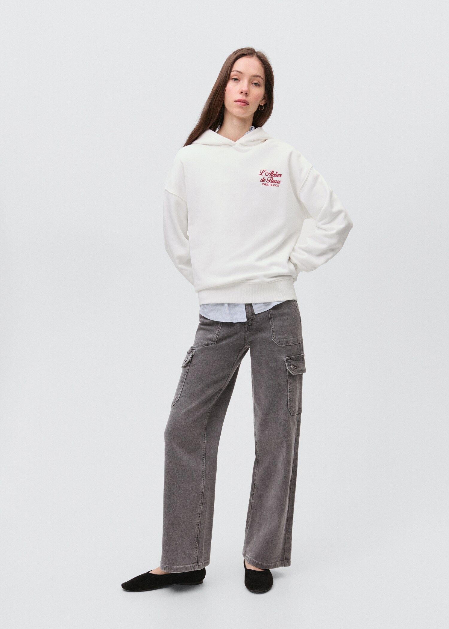 Sweatshirt com capuz e mensagem - Plano geral