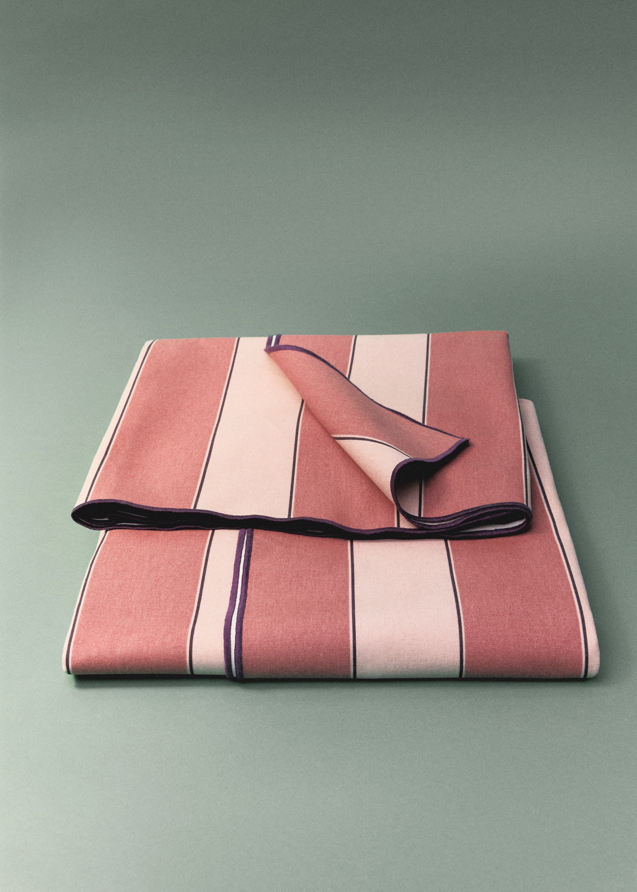 Cotton tablecloth with resin stripe for 2 to 4 diners - General plane, Pink. Ref: 87053298-00.