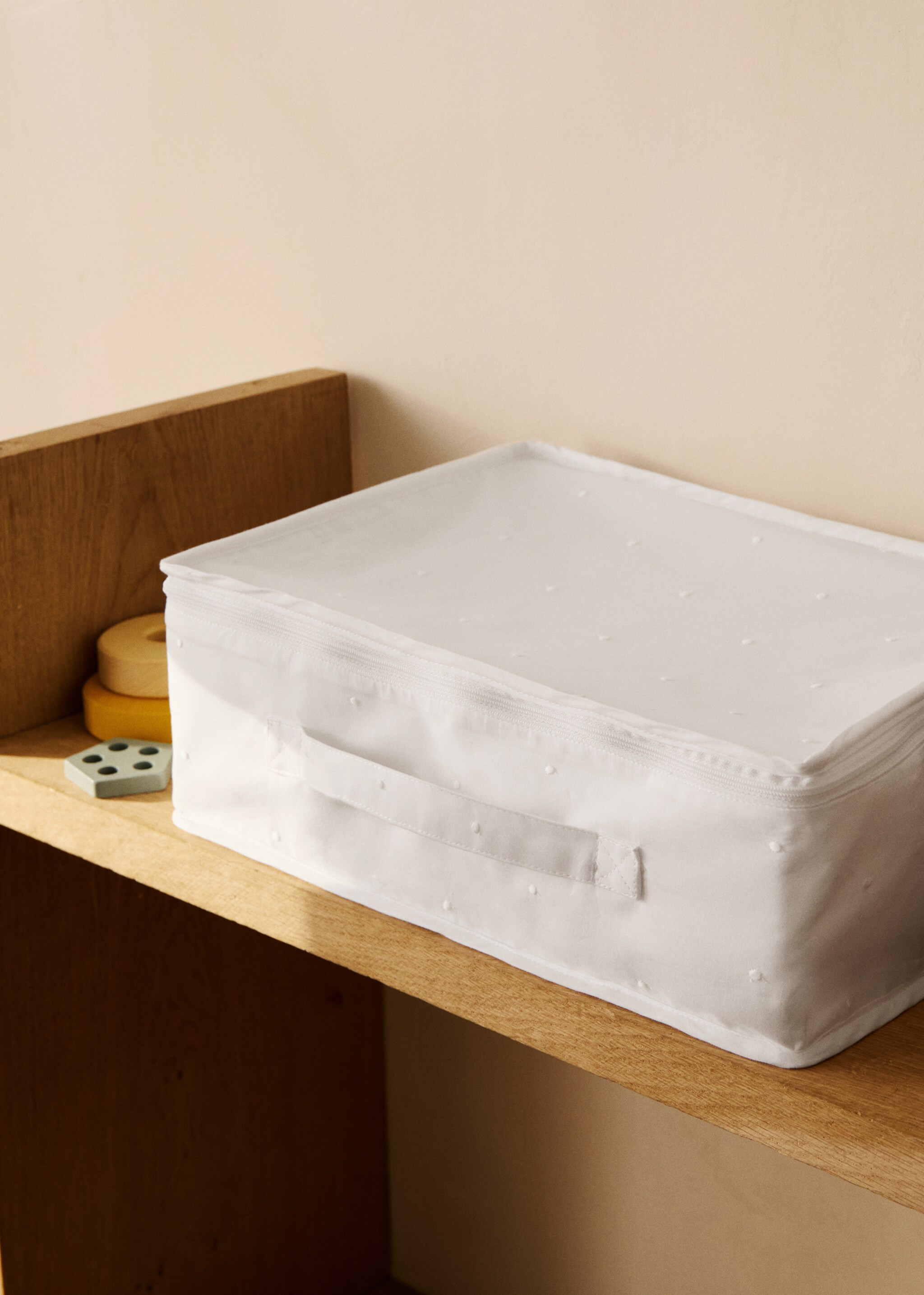 Organising box with embroidered details - General plane