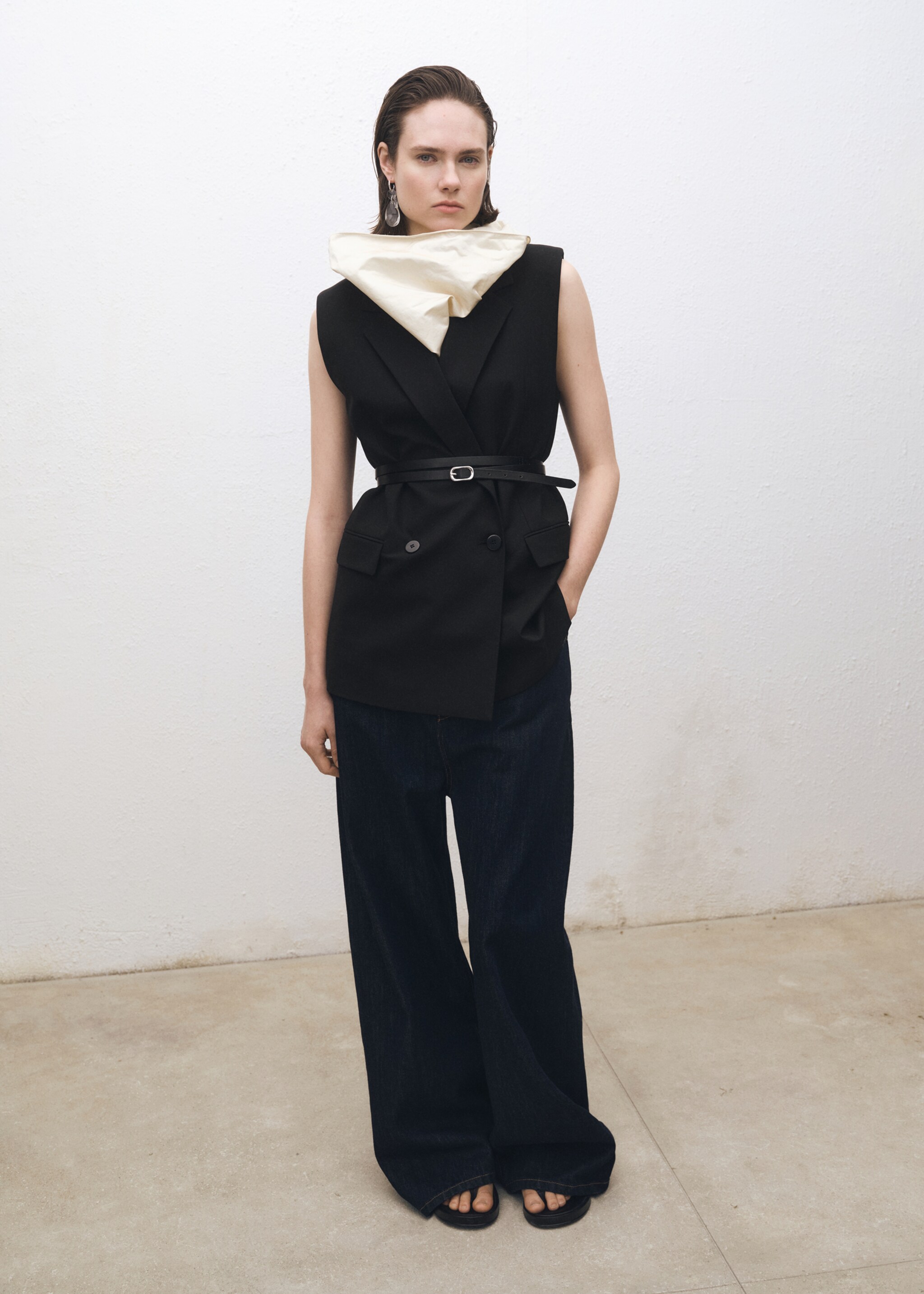 Wool-blend waistcoat with lapels - General plane