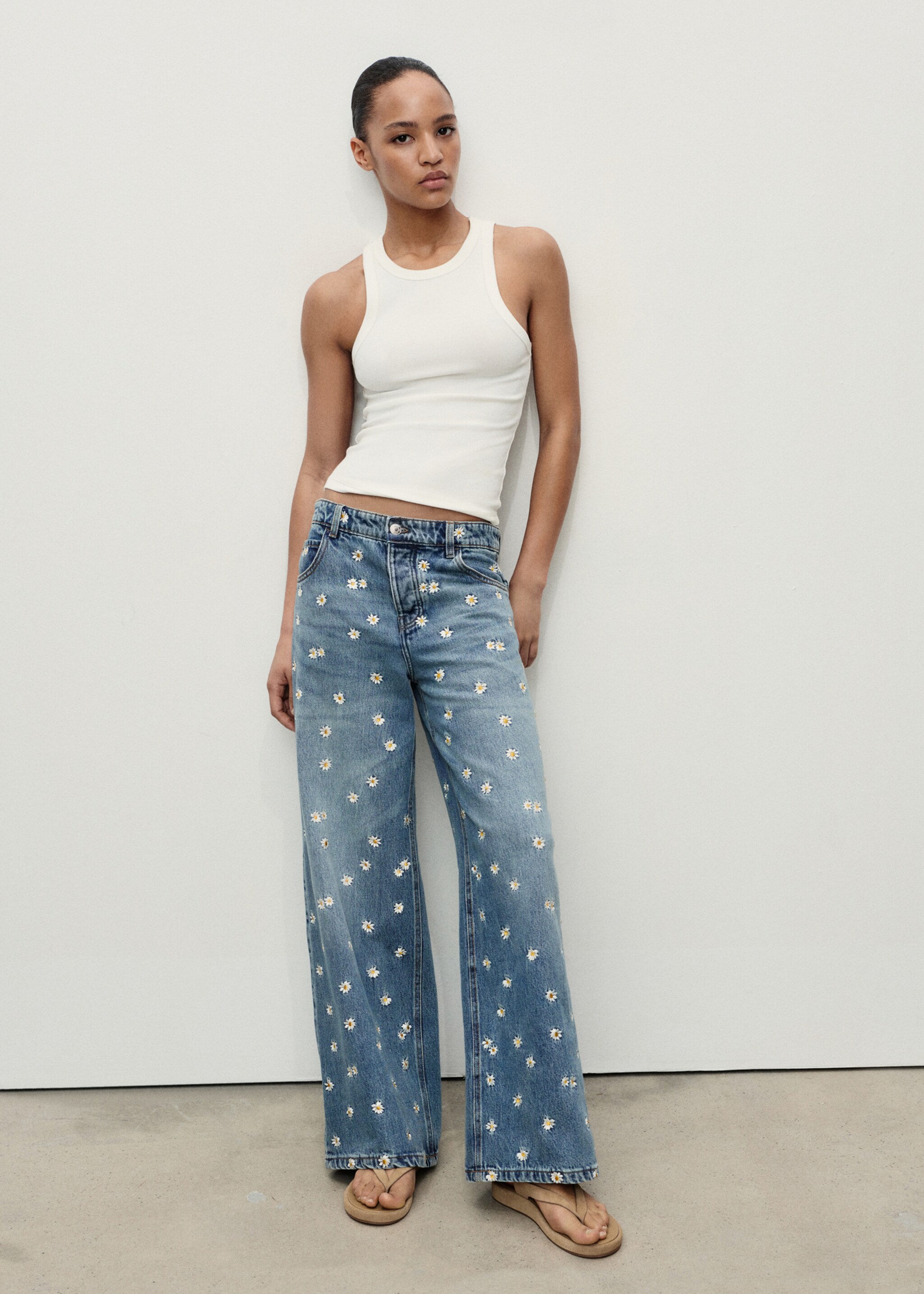 Flower-embroidered wide-leg jeans - General plane