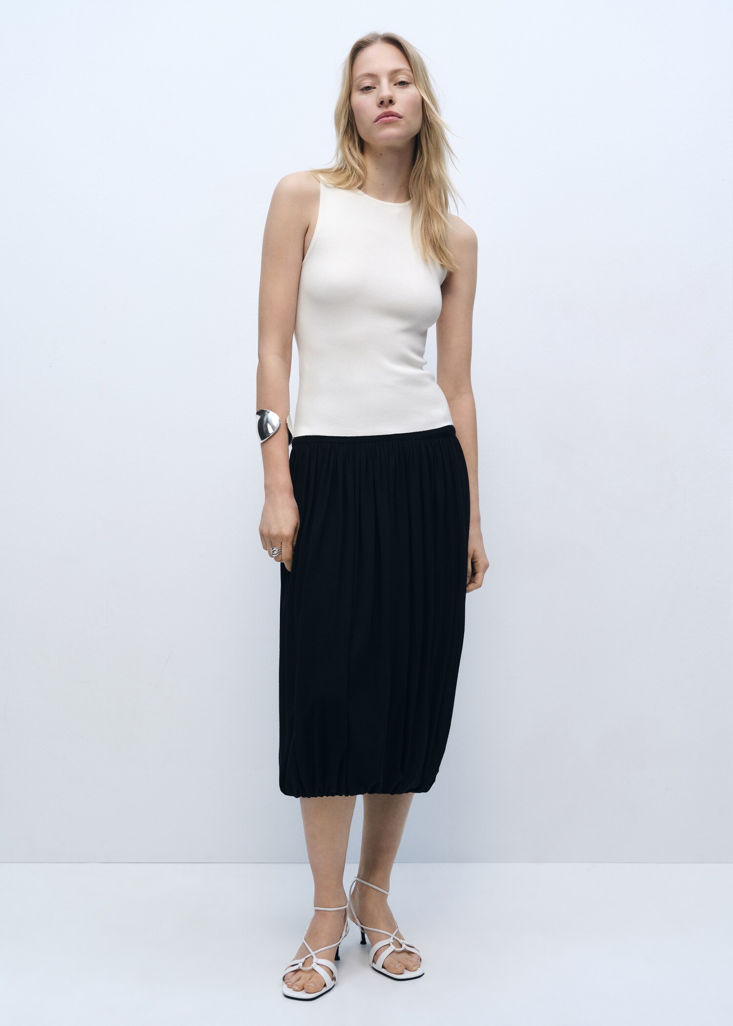Sleeveless fitted knitted top - General plane