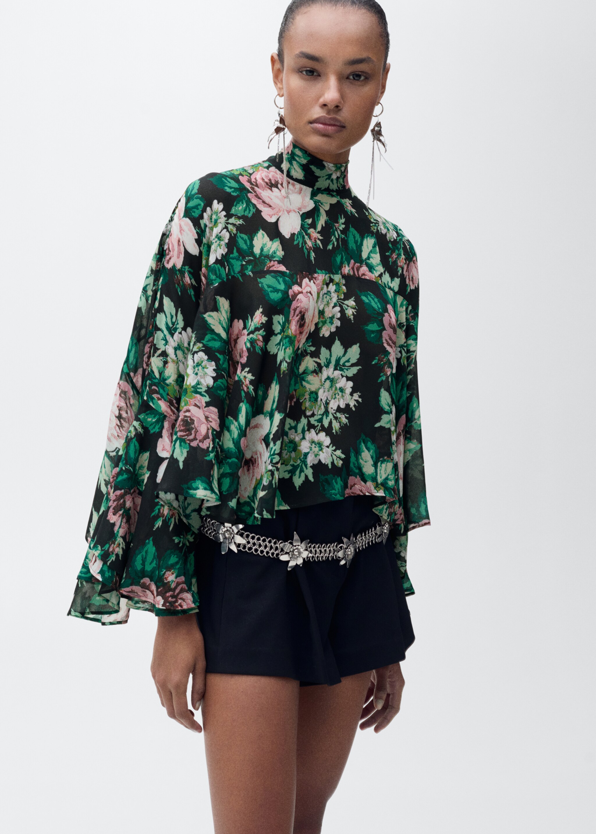 Metallic flower chain belt - General plane