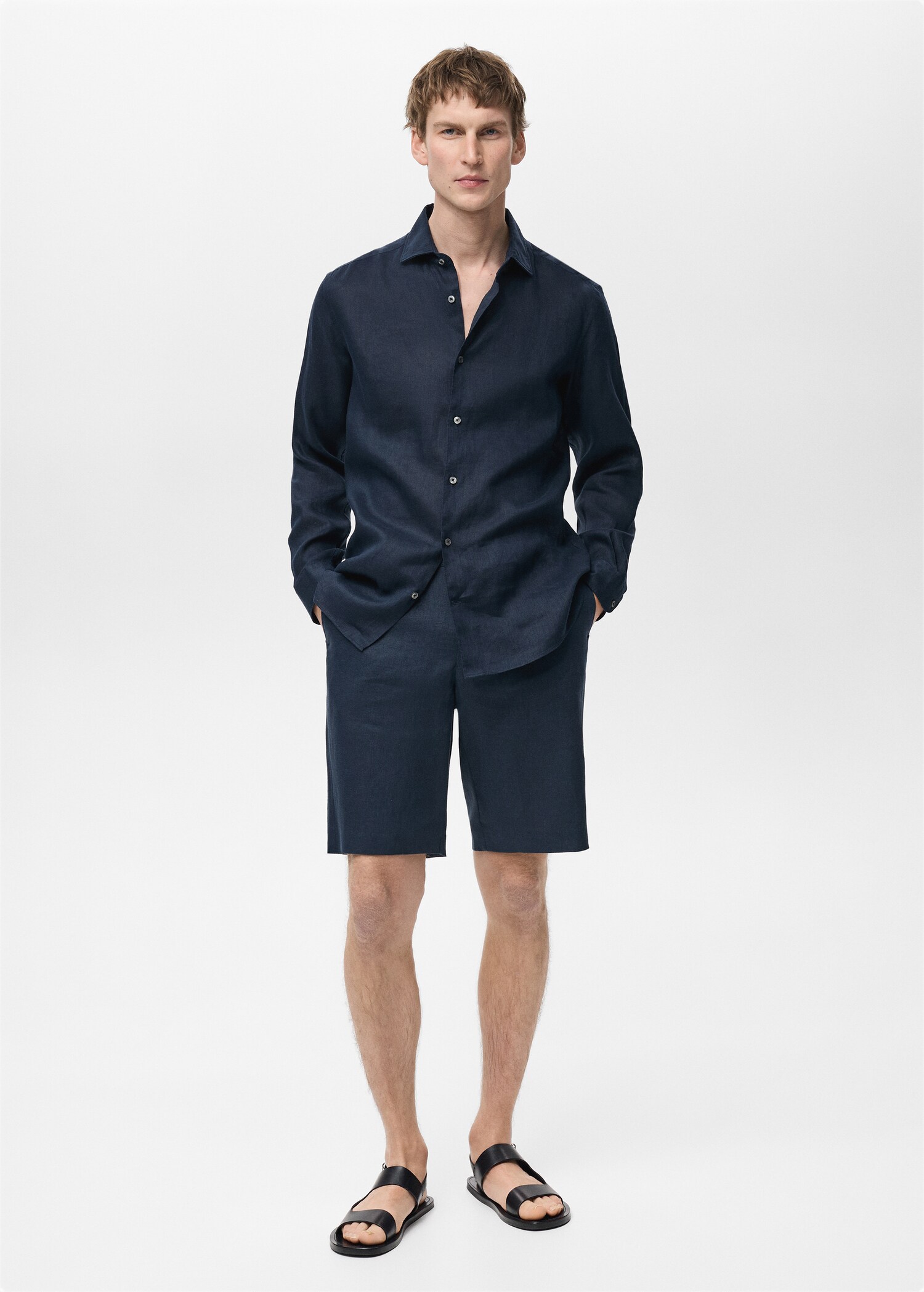Calções slim fit de 100% linho - Plano geral