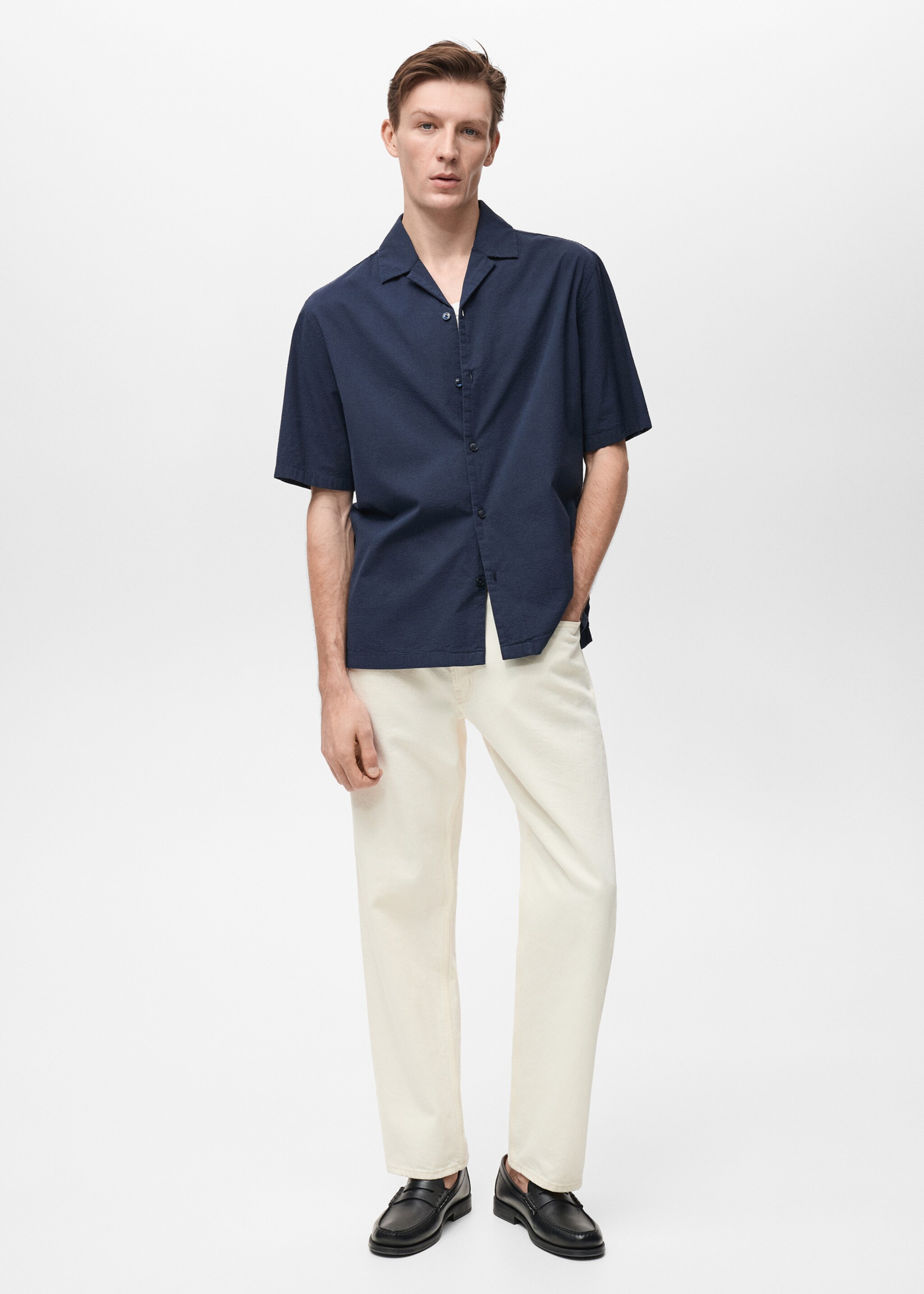 Camisa com textura e gola de bowling - Plano geral