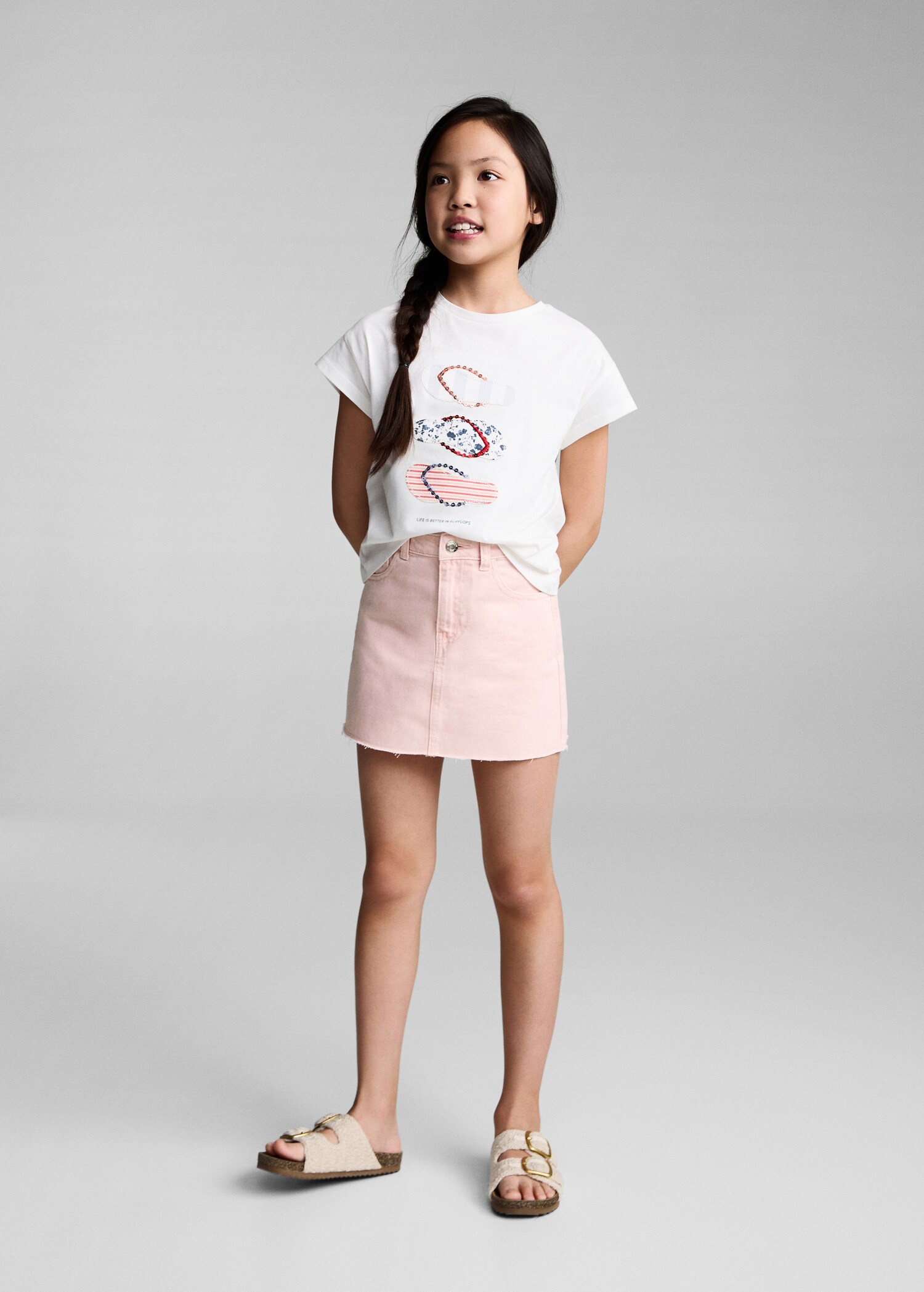 Denim skirt with frayed hem - General plane