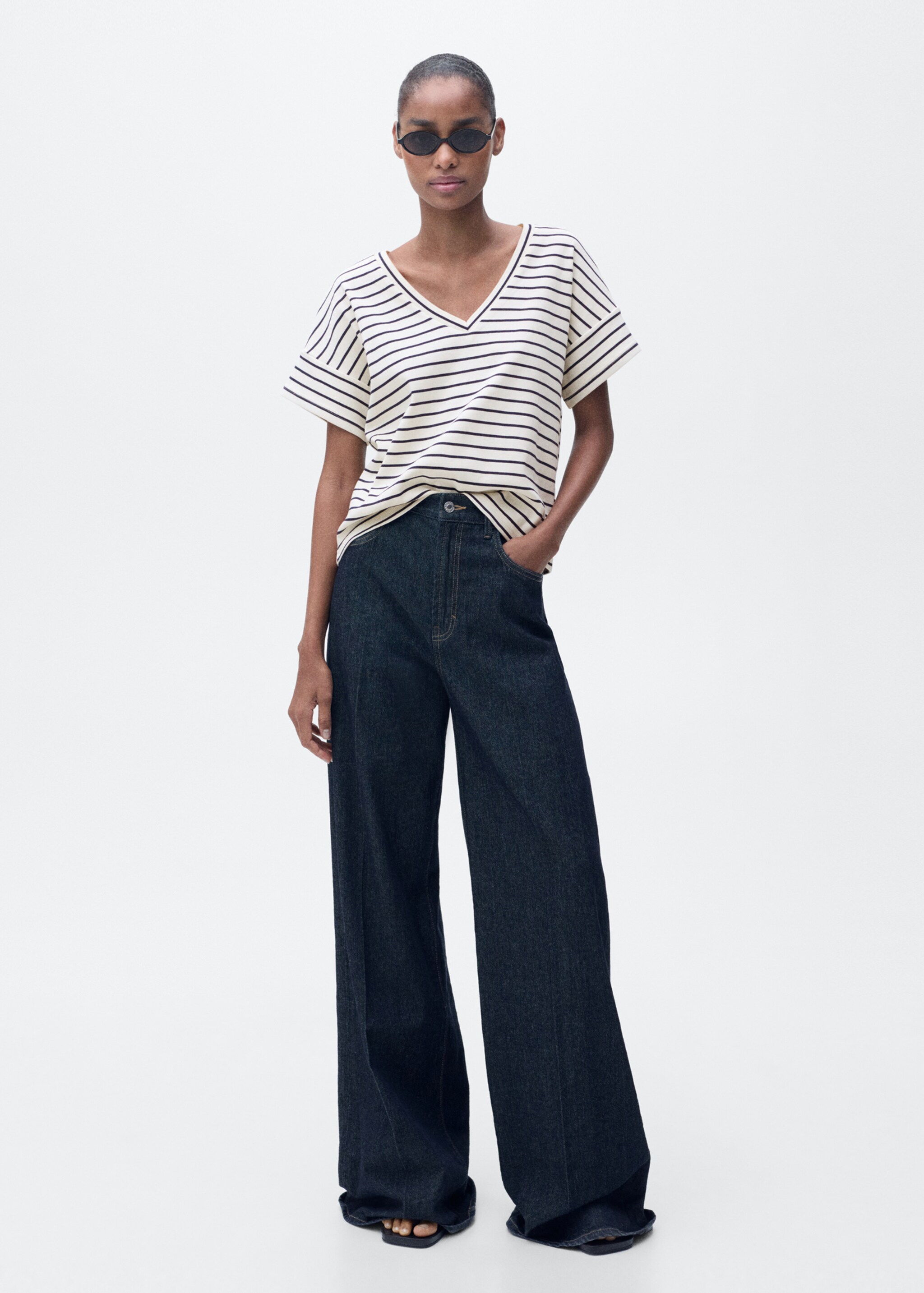 V-neck striped T-shirt - General plane