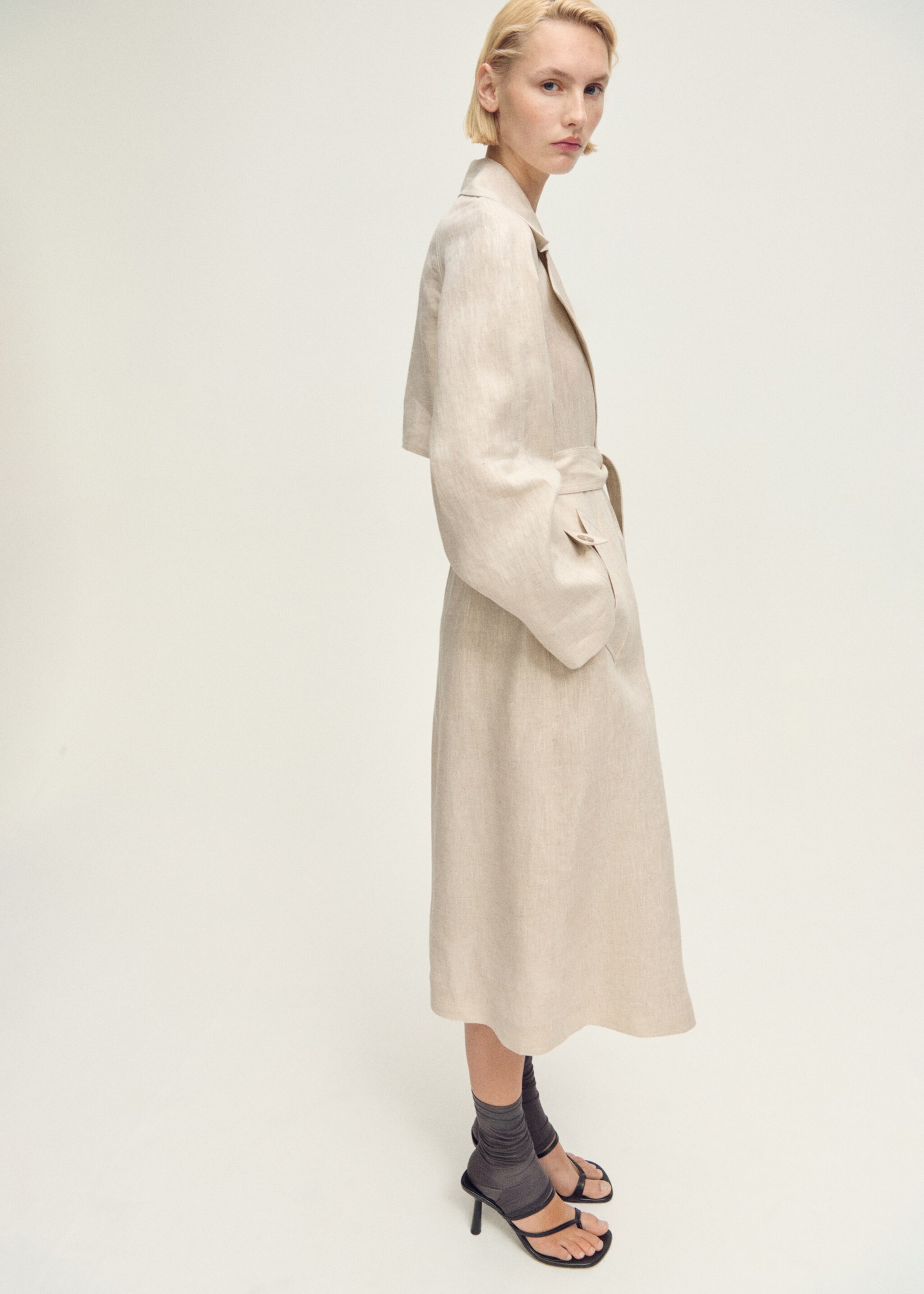 Linen trench coat with pronounced lapels - General plane