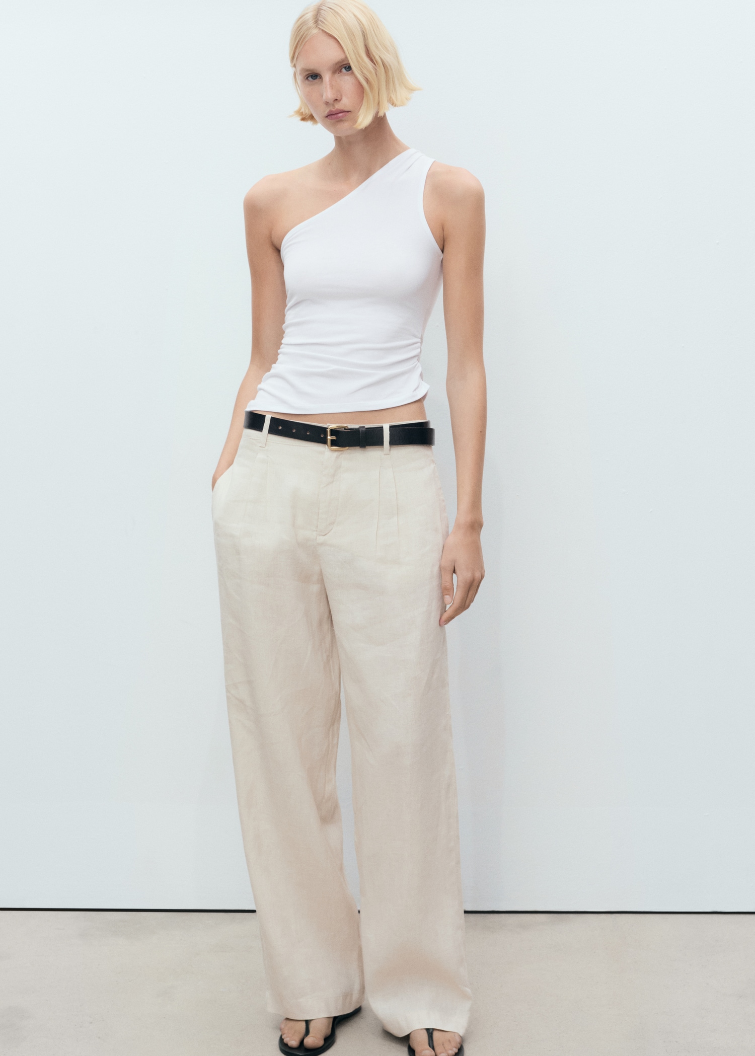 Asymmetrical top with knot detail - General plane
