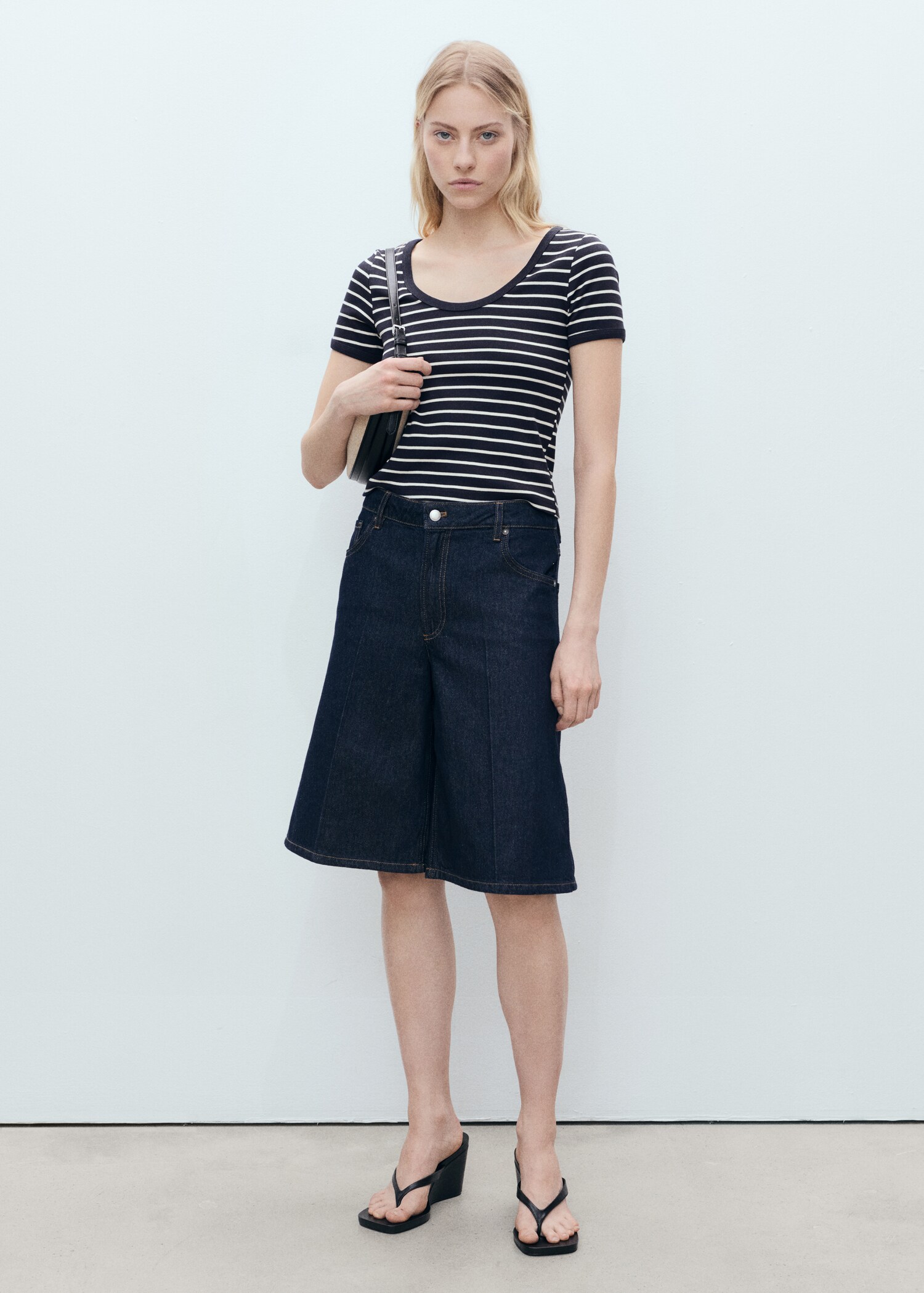Striped cotton T-shirt with low neckline - General plane