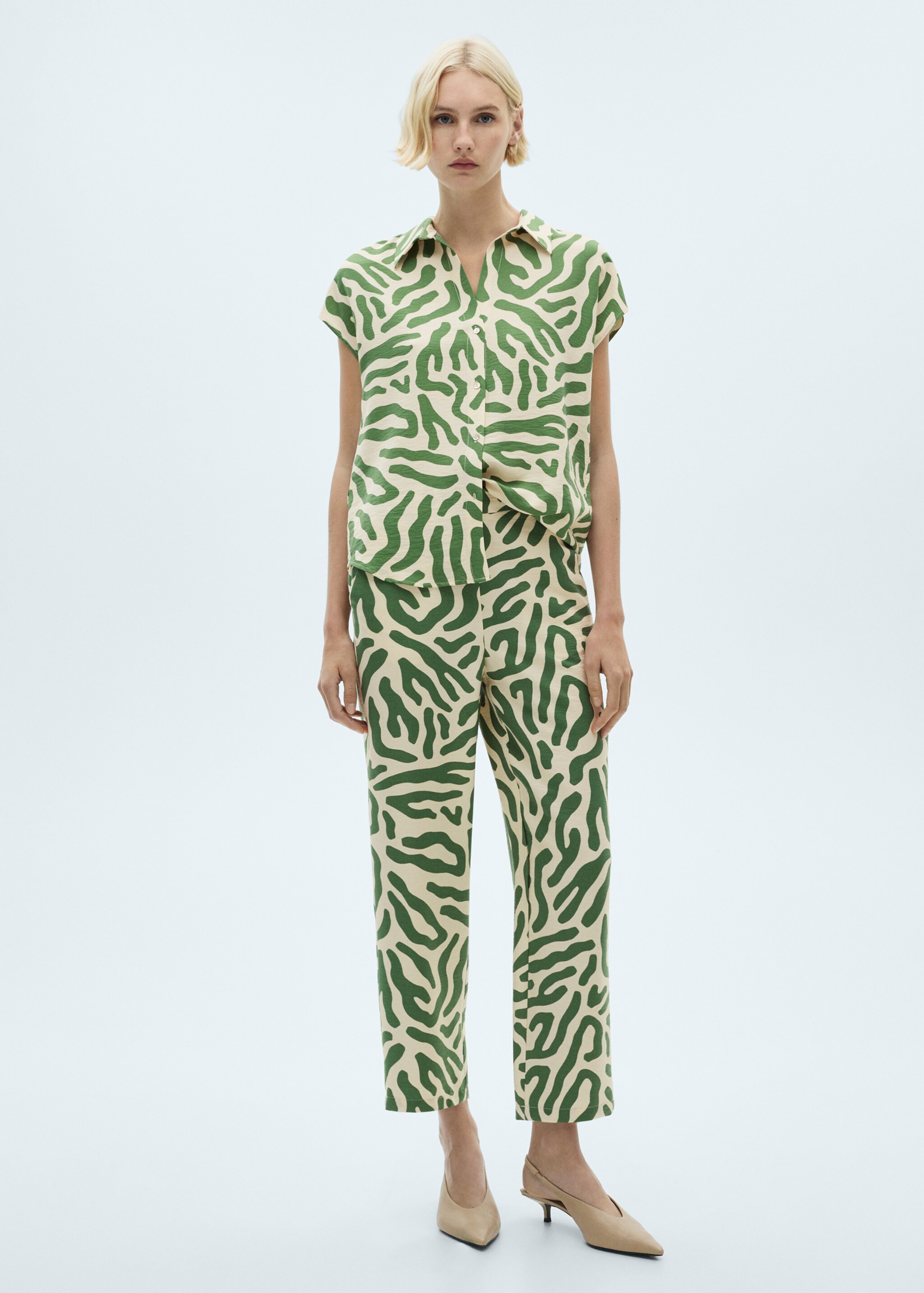 Printed straight trousers - General plane, Green. Ref: 87060579-00.
