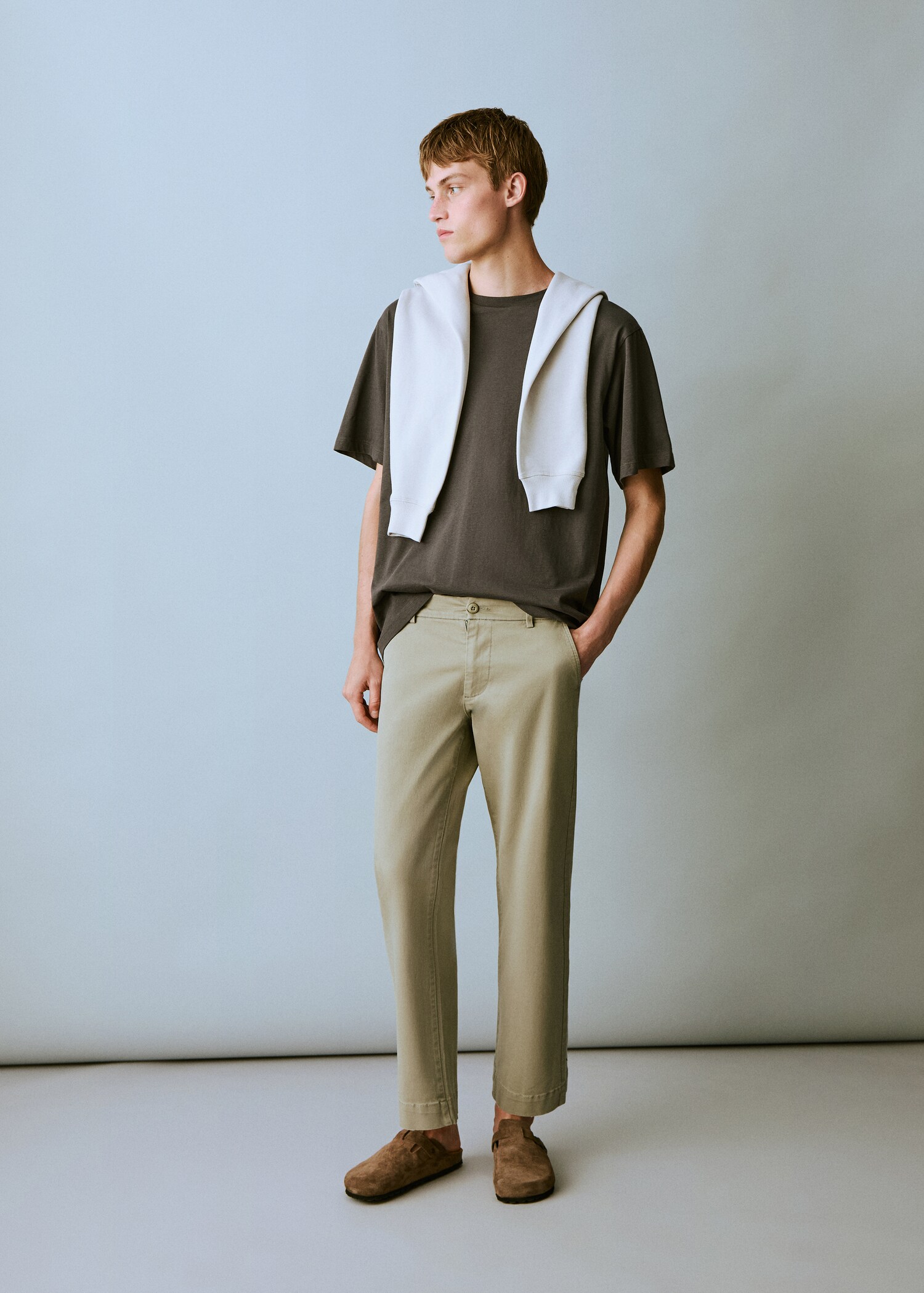Straight-fit chino trousers - General plane