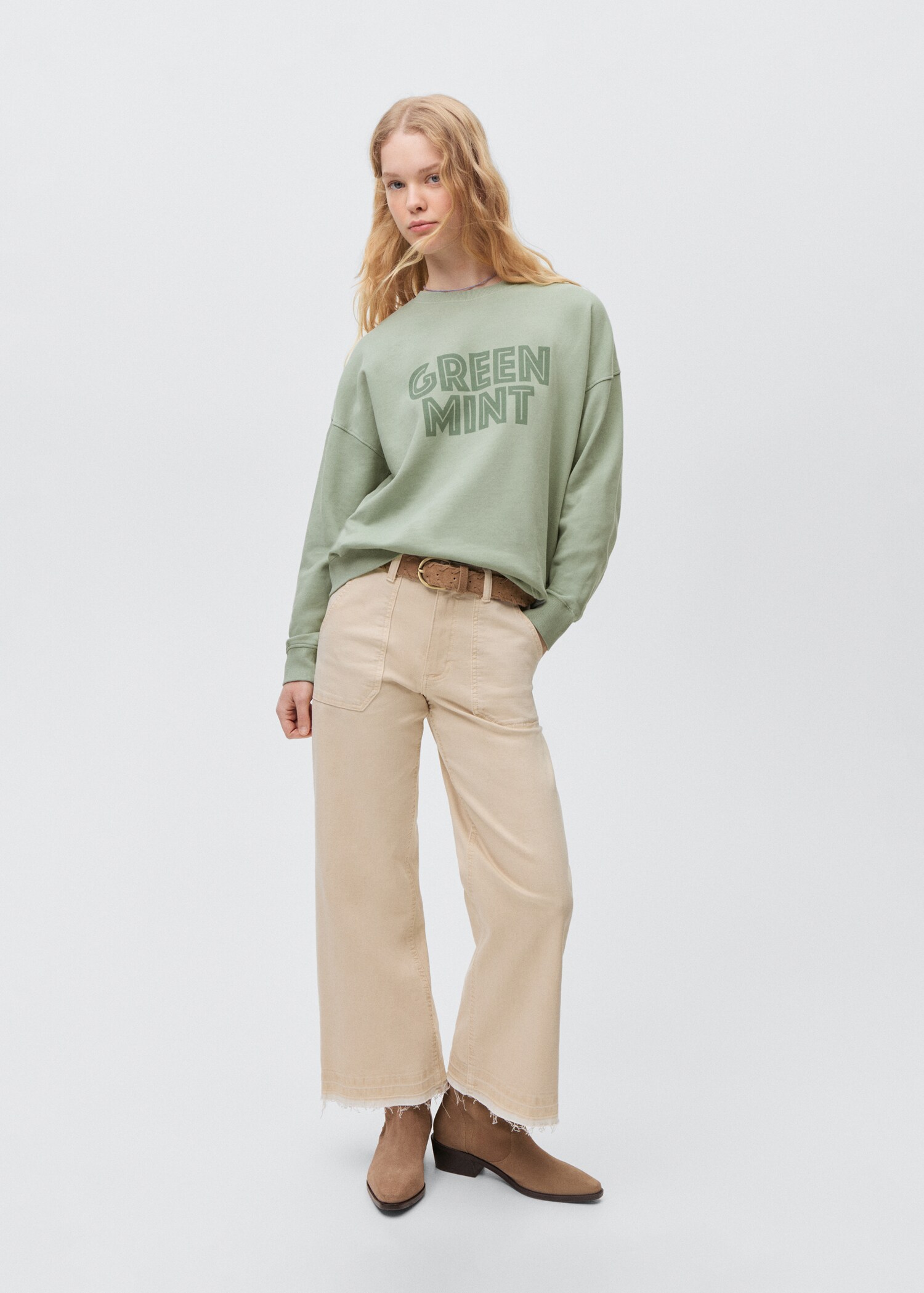 Yazılı ve desenli sweatshirt - Genel plan