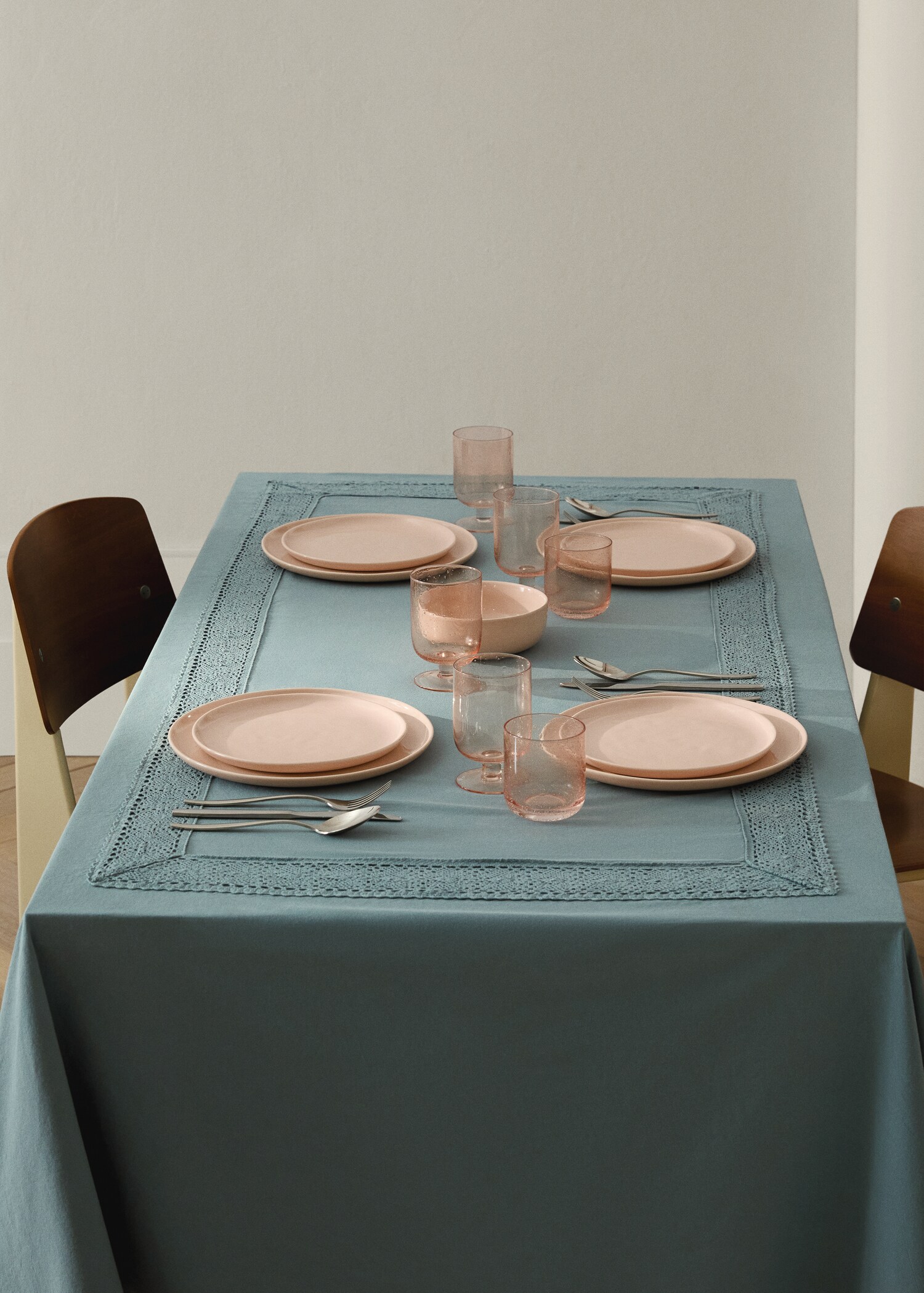 Cotton lace tablecloth for 6 to 8 diners - General plane