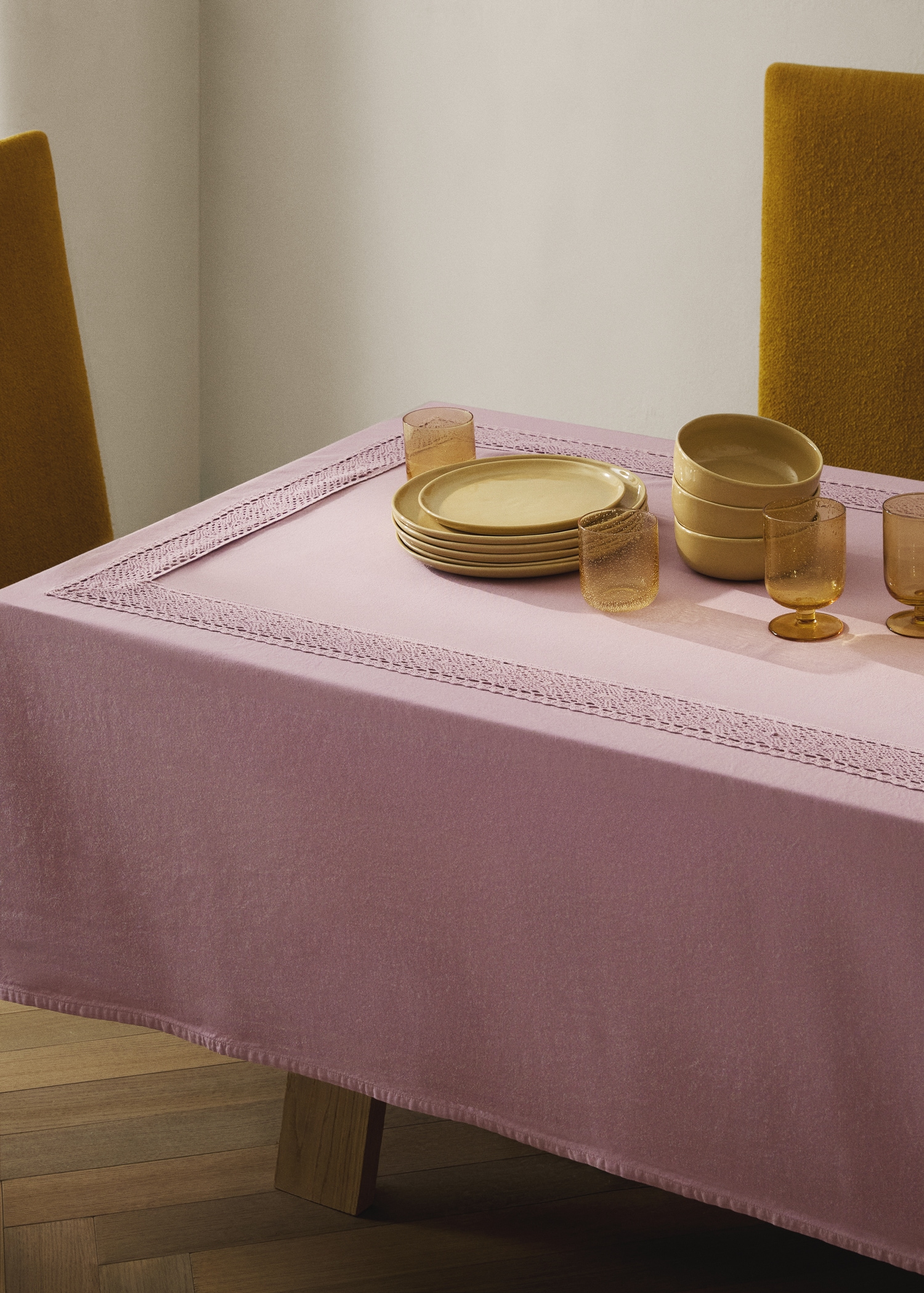 Cotton lace tablecloth for 6 to 8 diners - General plane