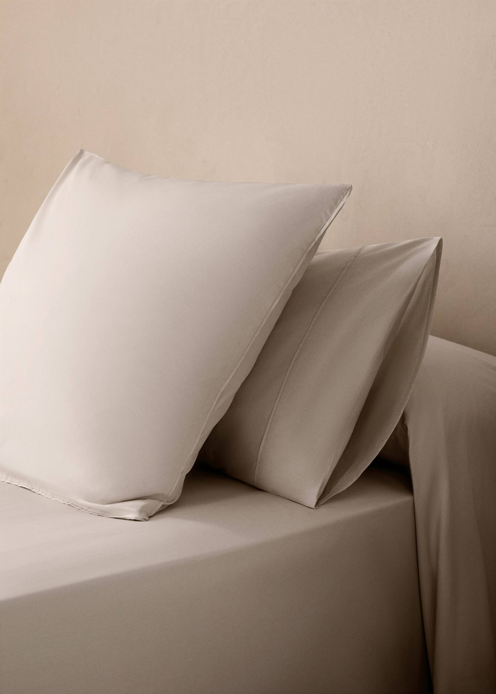 Two 300-thread count cotton percale pillowcases 60x60 cm - General plane