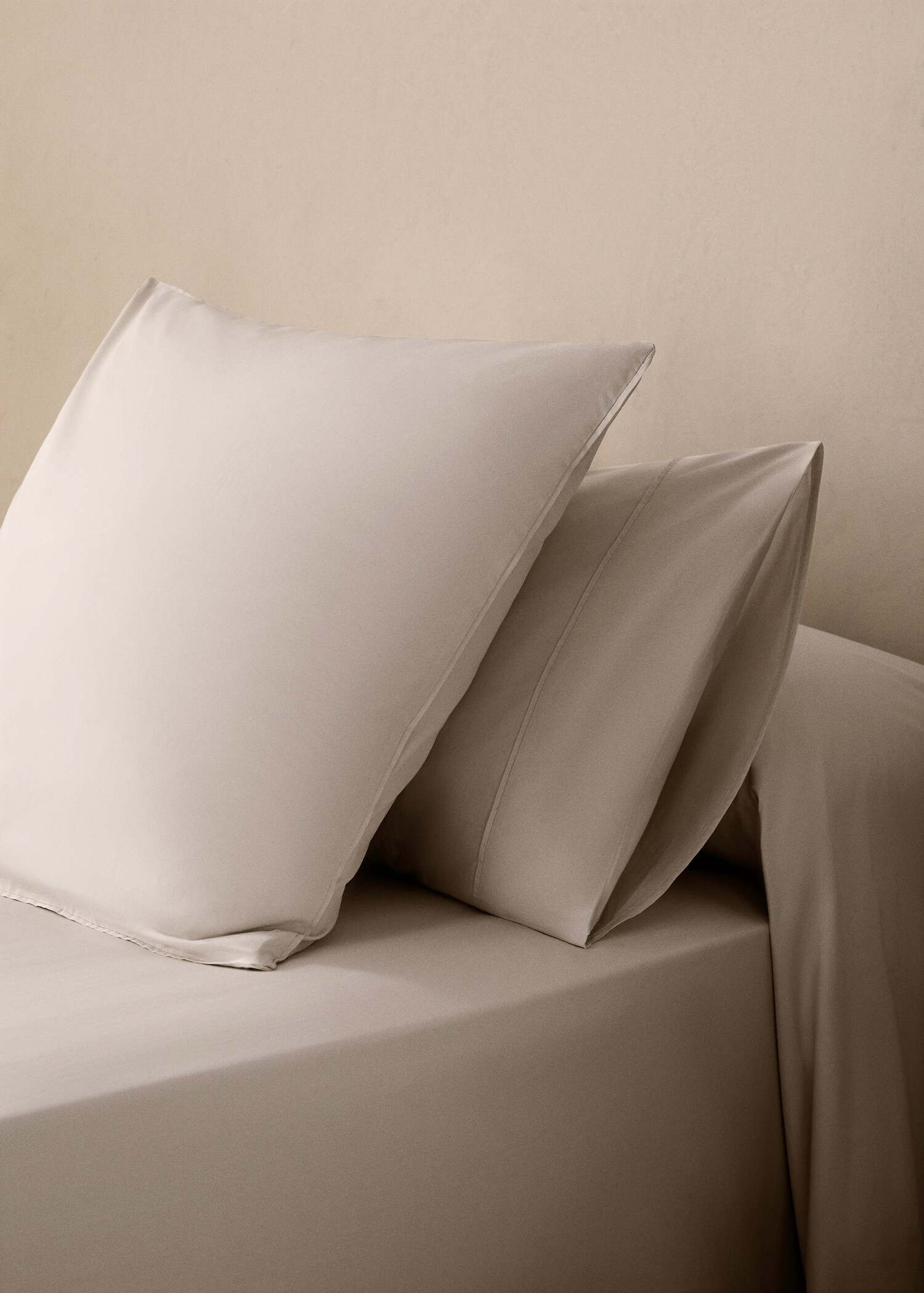 Two 300-thread count cotton percale pillowcases 60x60 cm - General plane