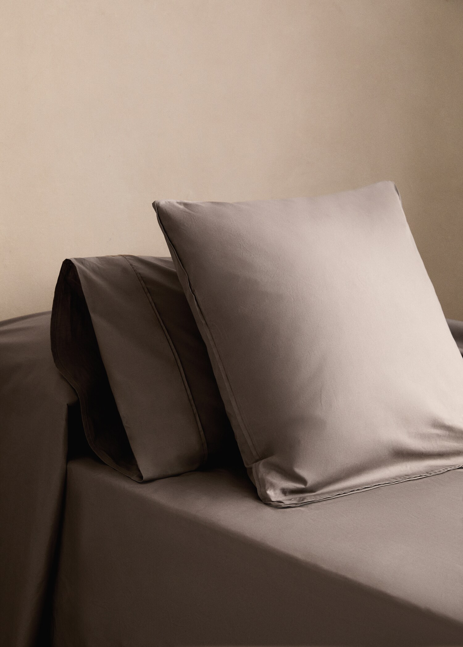 Two 300-thread count cotton percale pillowcases 60x60 cm - General plane