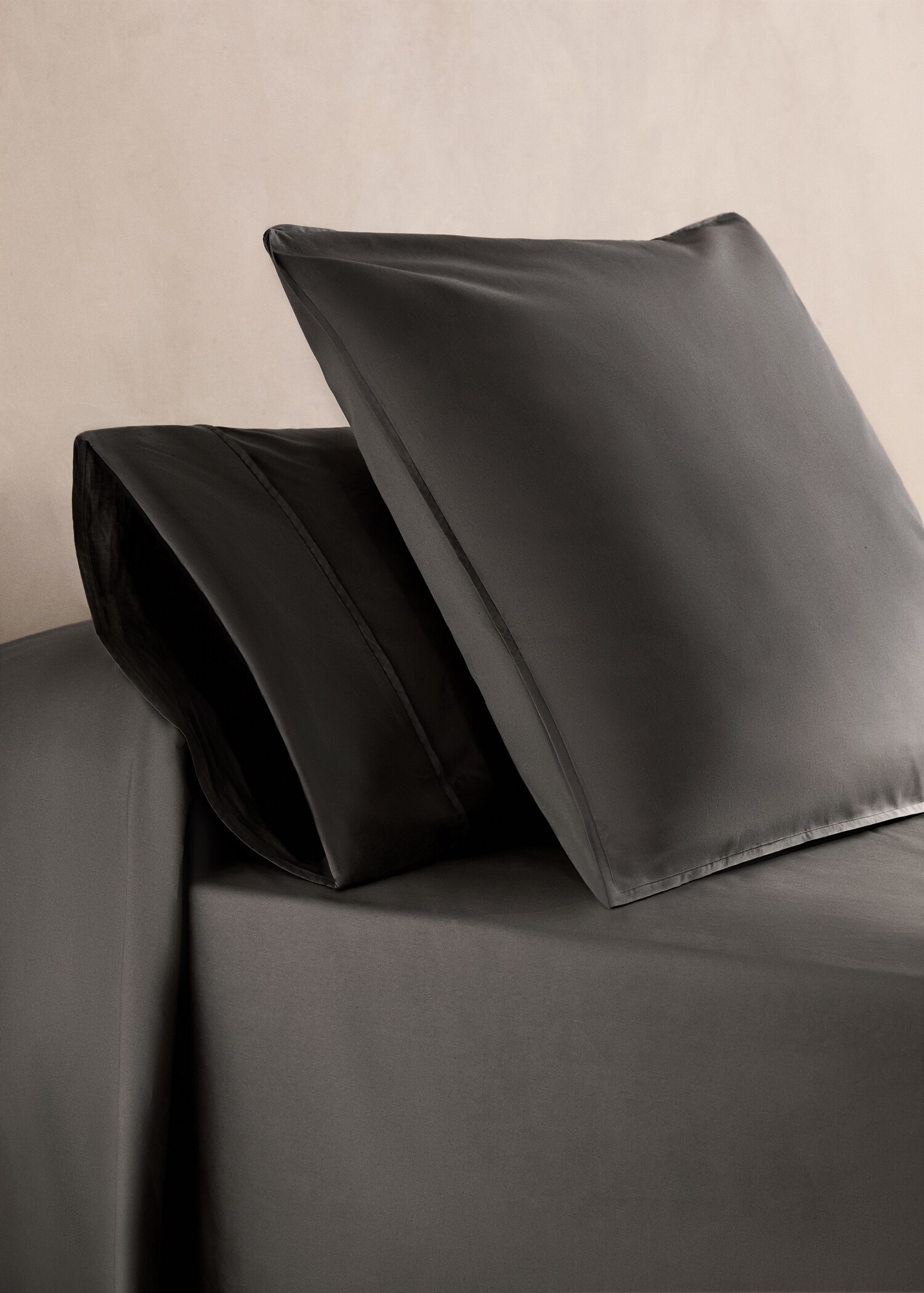 Two 300-thread count cotton percale pillowcases 60x60 cm - General plane