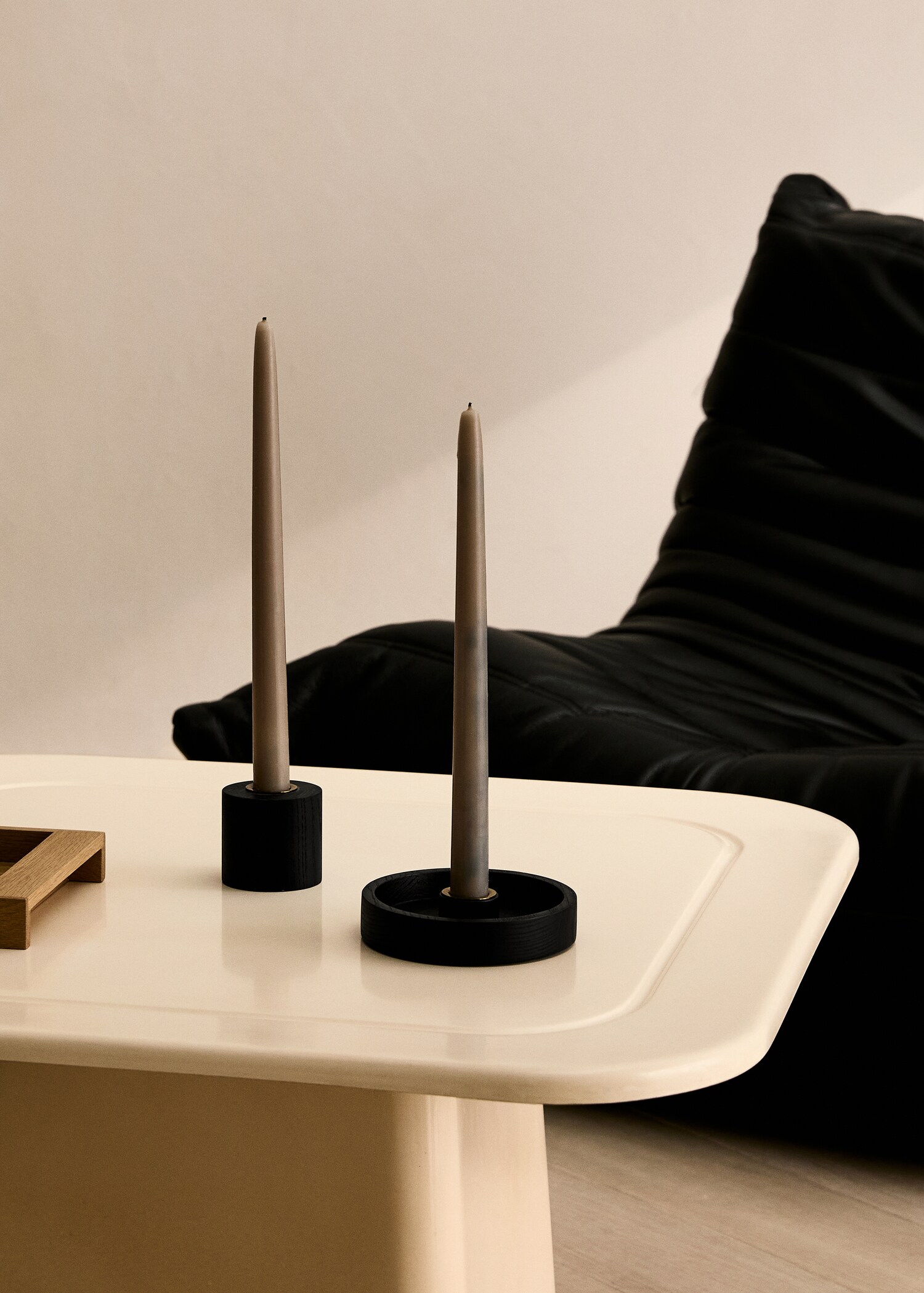 Round wooden candleholder - General plane
