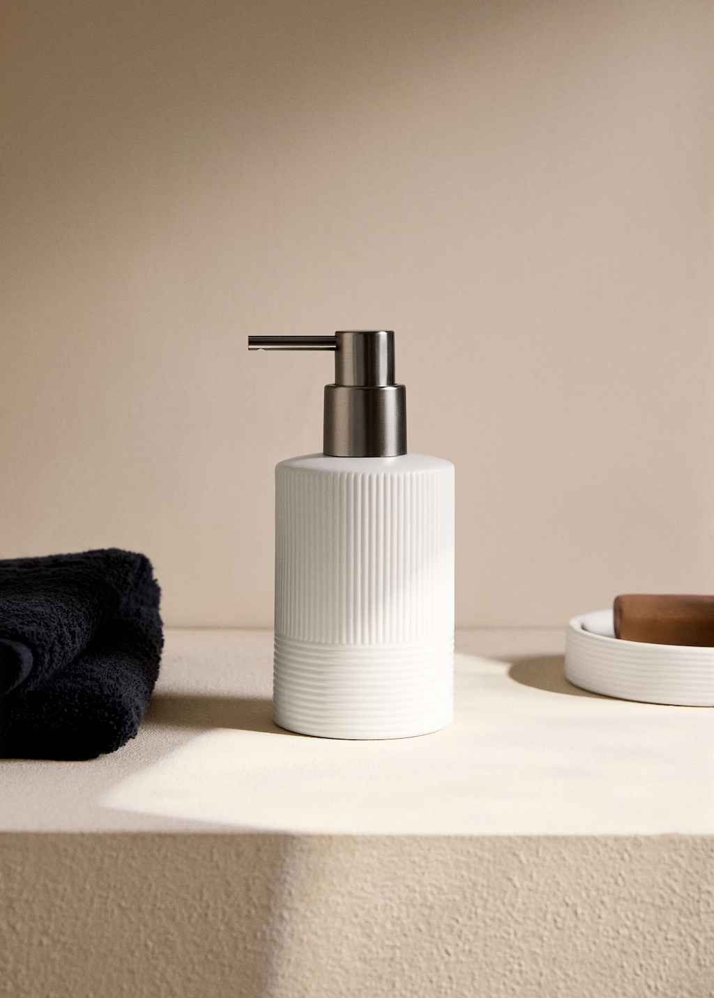 Stoneware soap dispenser with relief