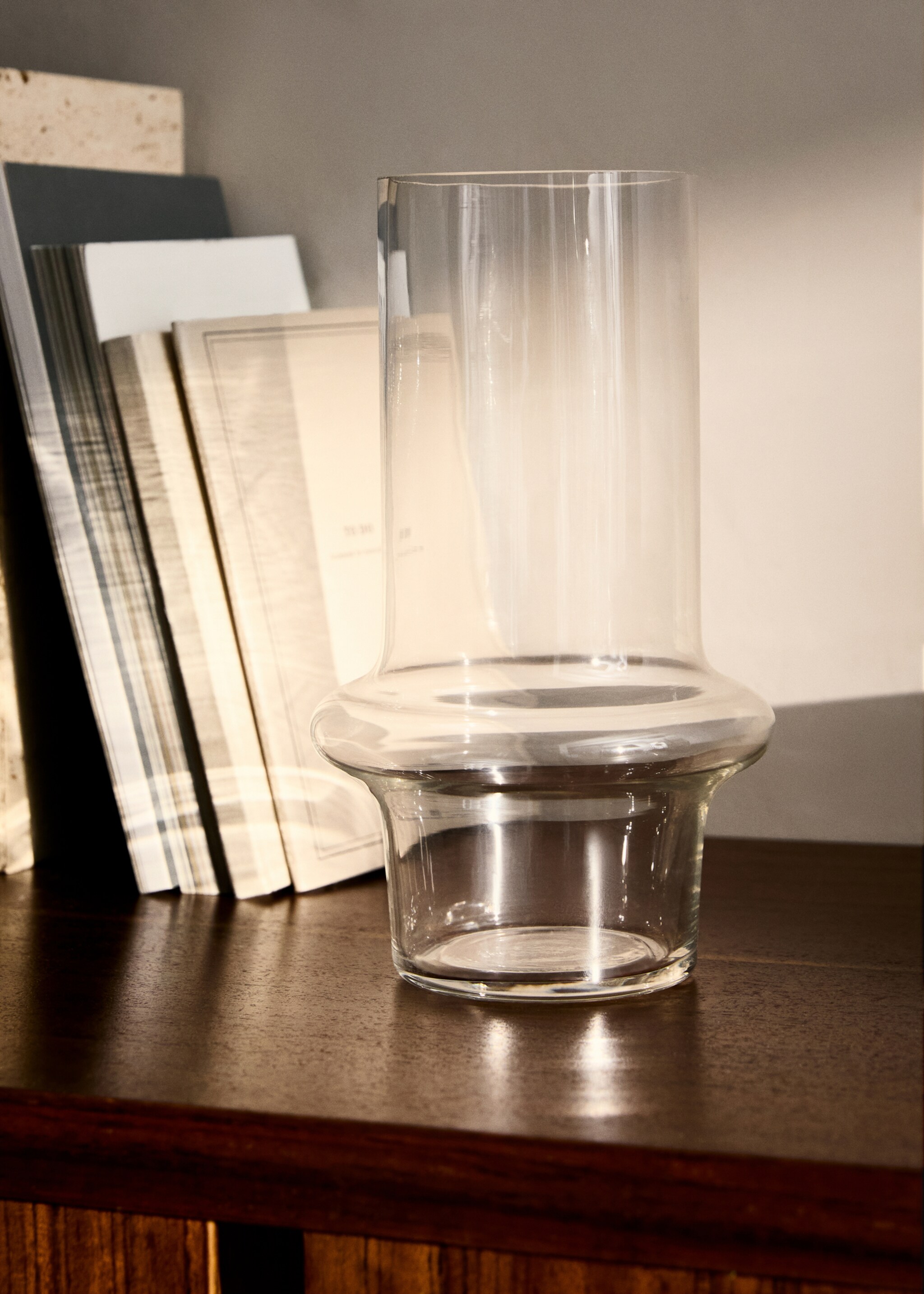 Cylindrical glass vase - General plane