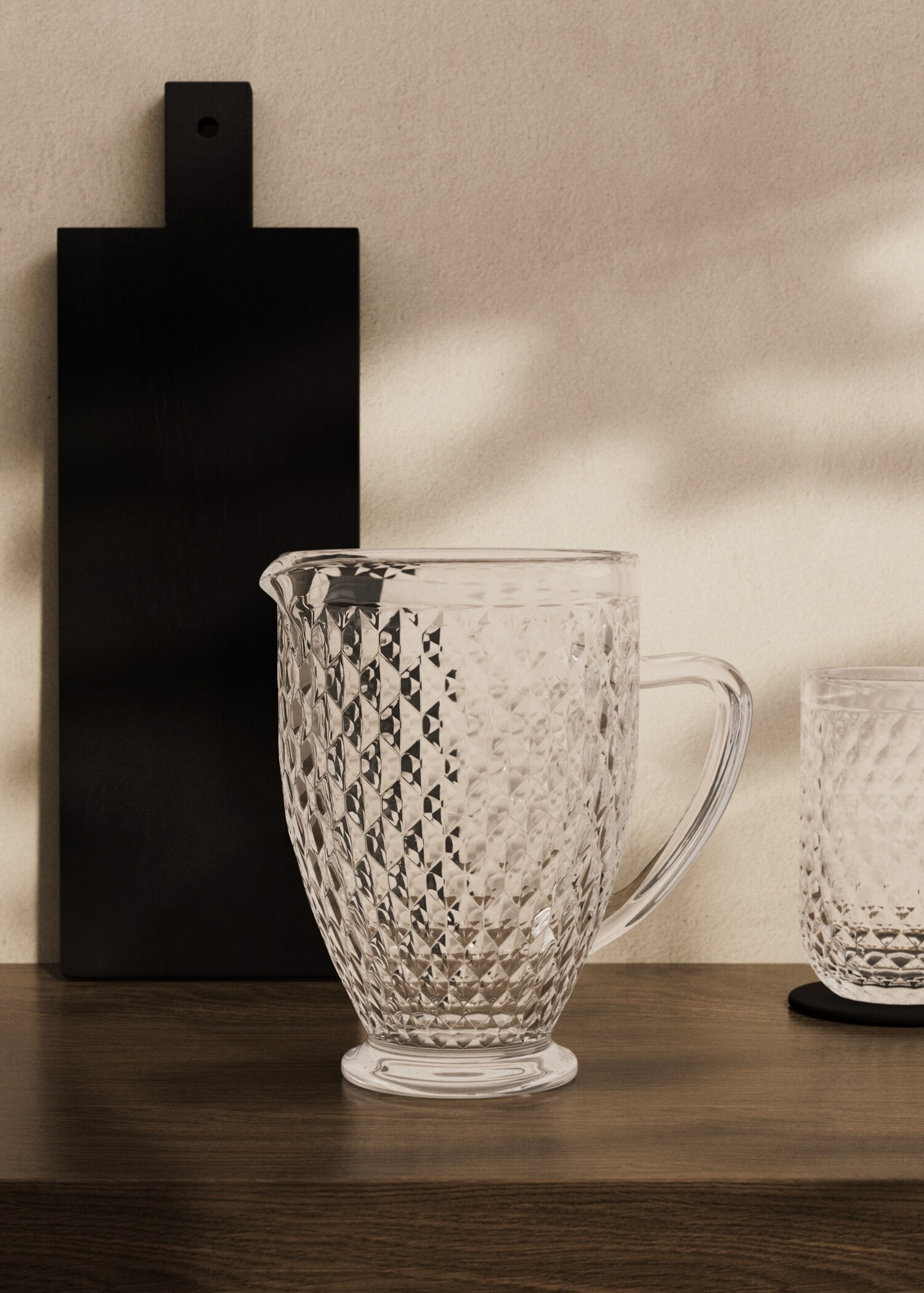 Glaskrug mit geometrischem Relief - Allgemeine Ansicht
