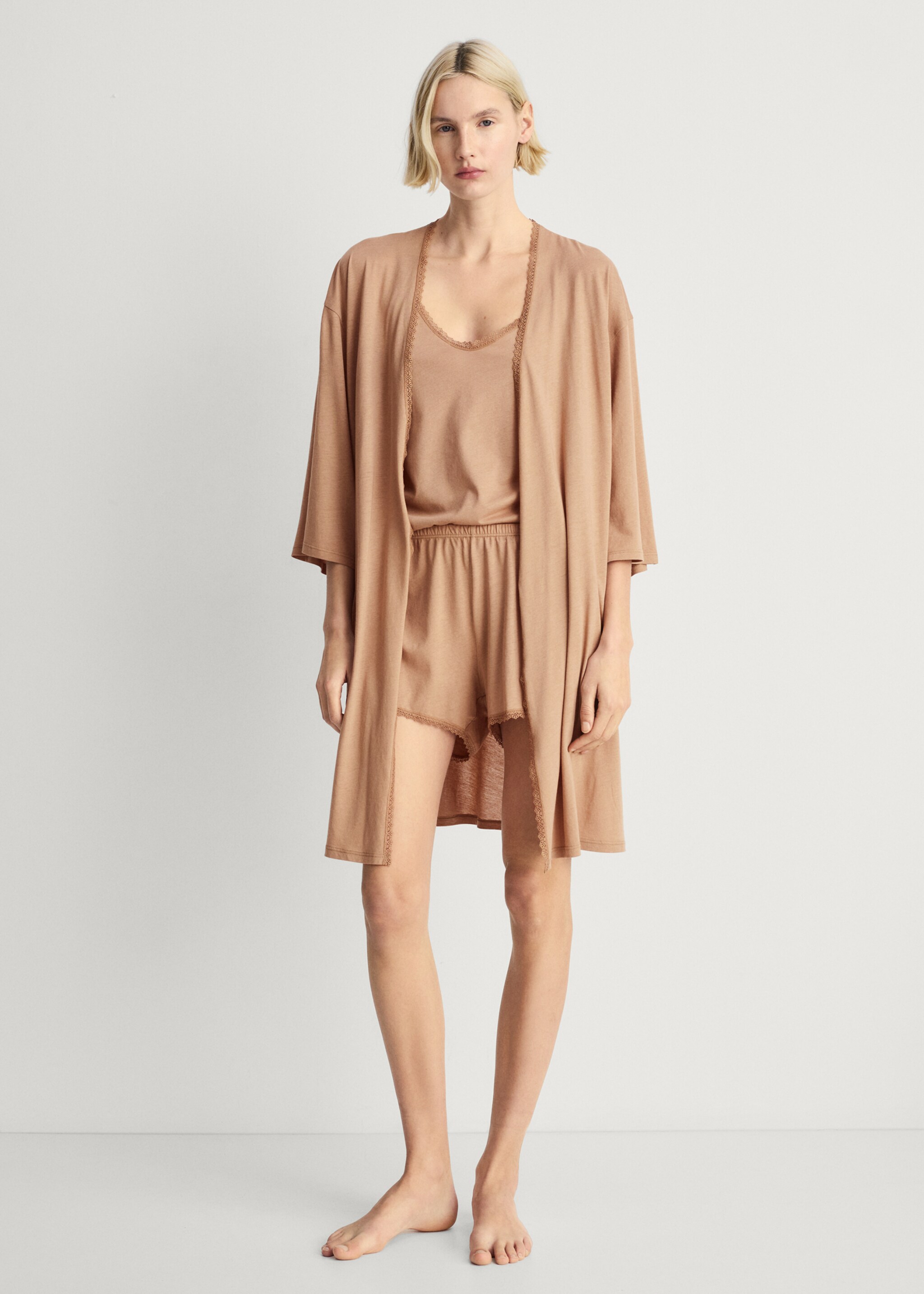 Cotton robe with contrasting lace - General plane