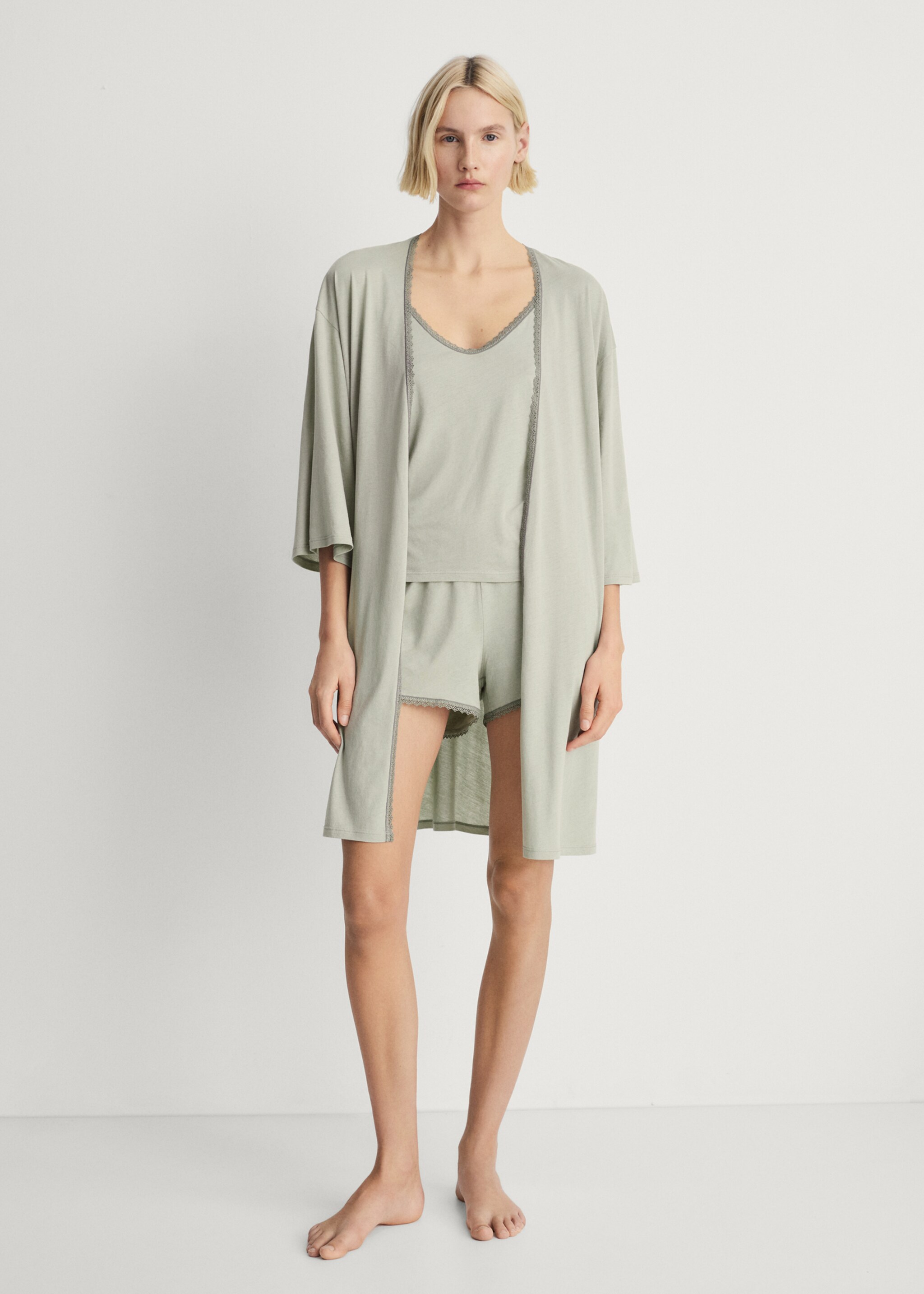 Cotton robe with contrasting lace - General plane
