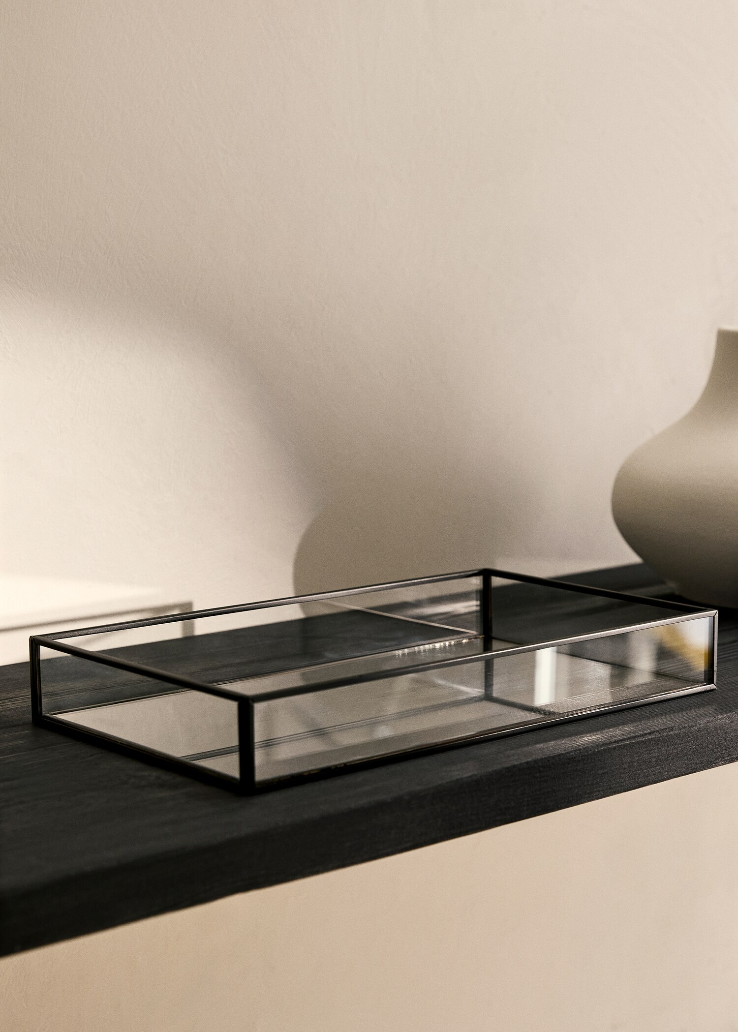 Medium decorative glass tray with metal profile - General plane