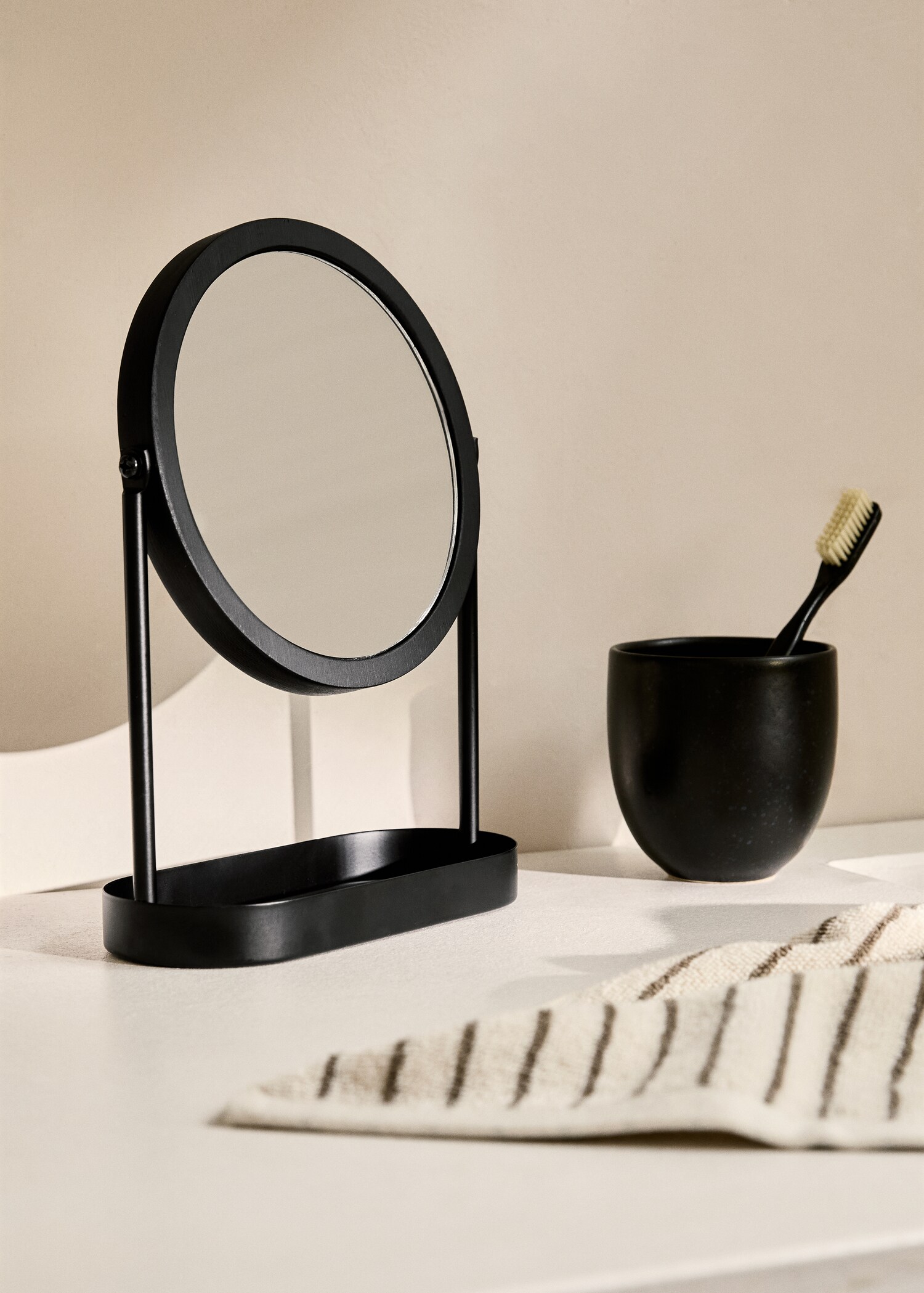 Wooden dressing table mirror - General plane