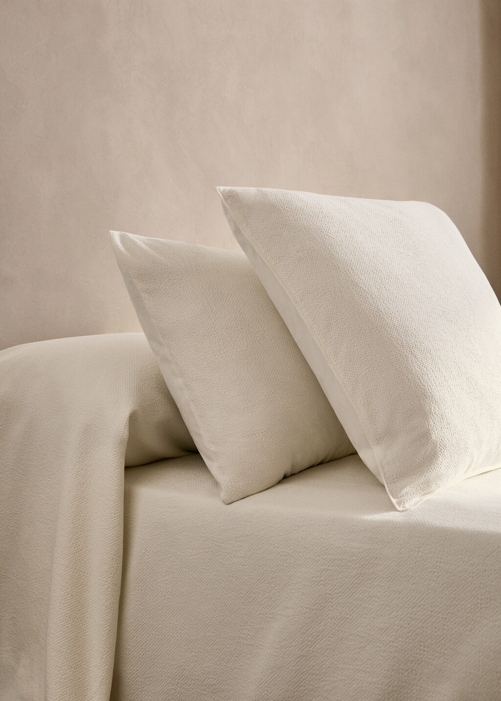 Two textured cotton percale pillowcases 50x75 cm