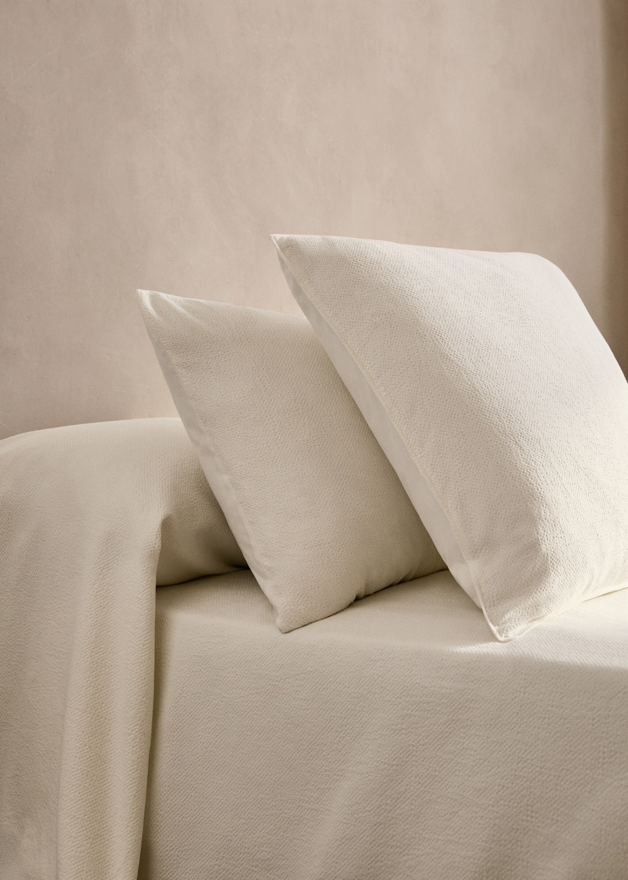 Two textured cotton percale pillowcases 50x75 cm - General plane, Ecru. Ref: 87063033-00.