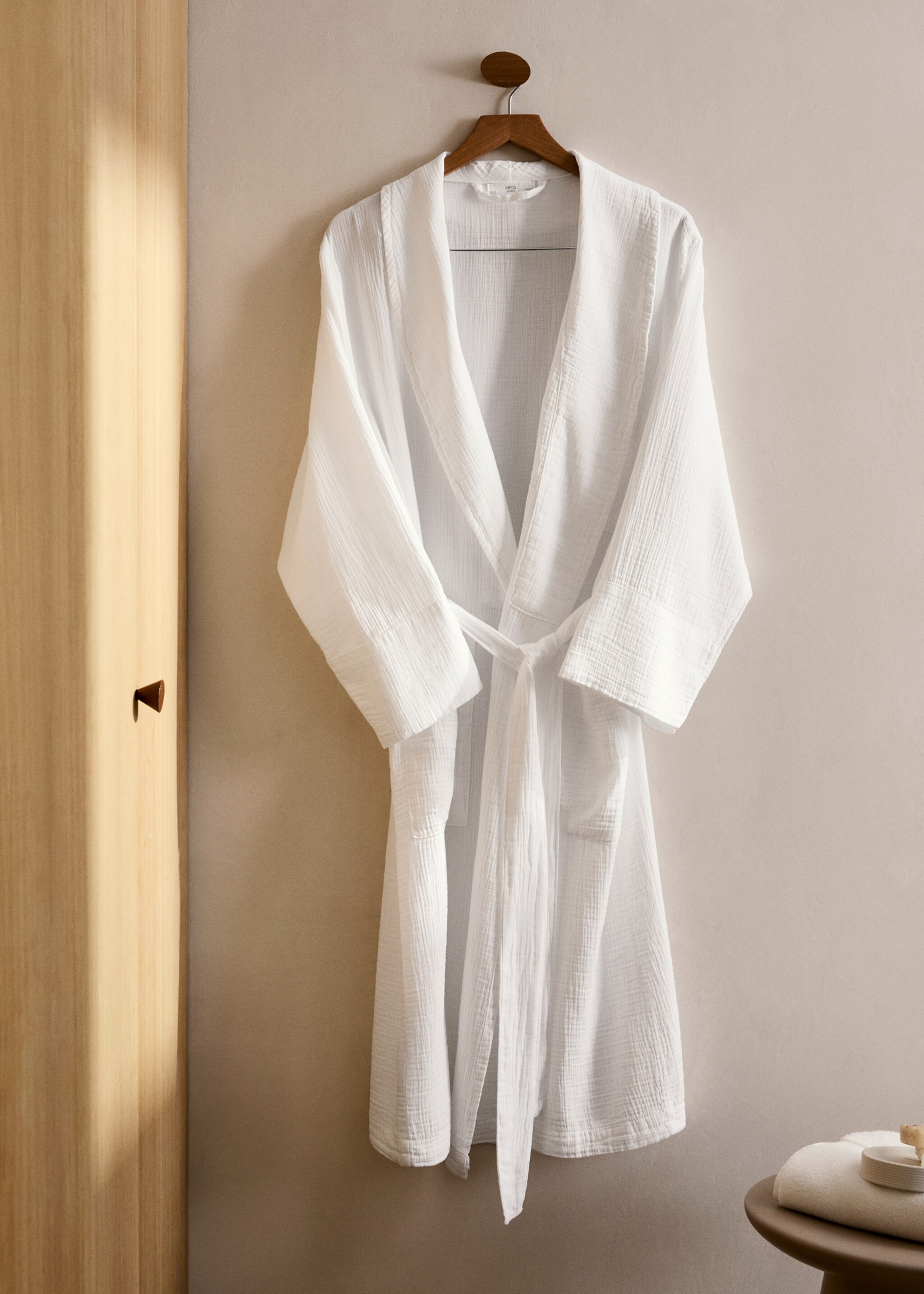 Soft cotton bathrobe - General plane