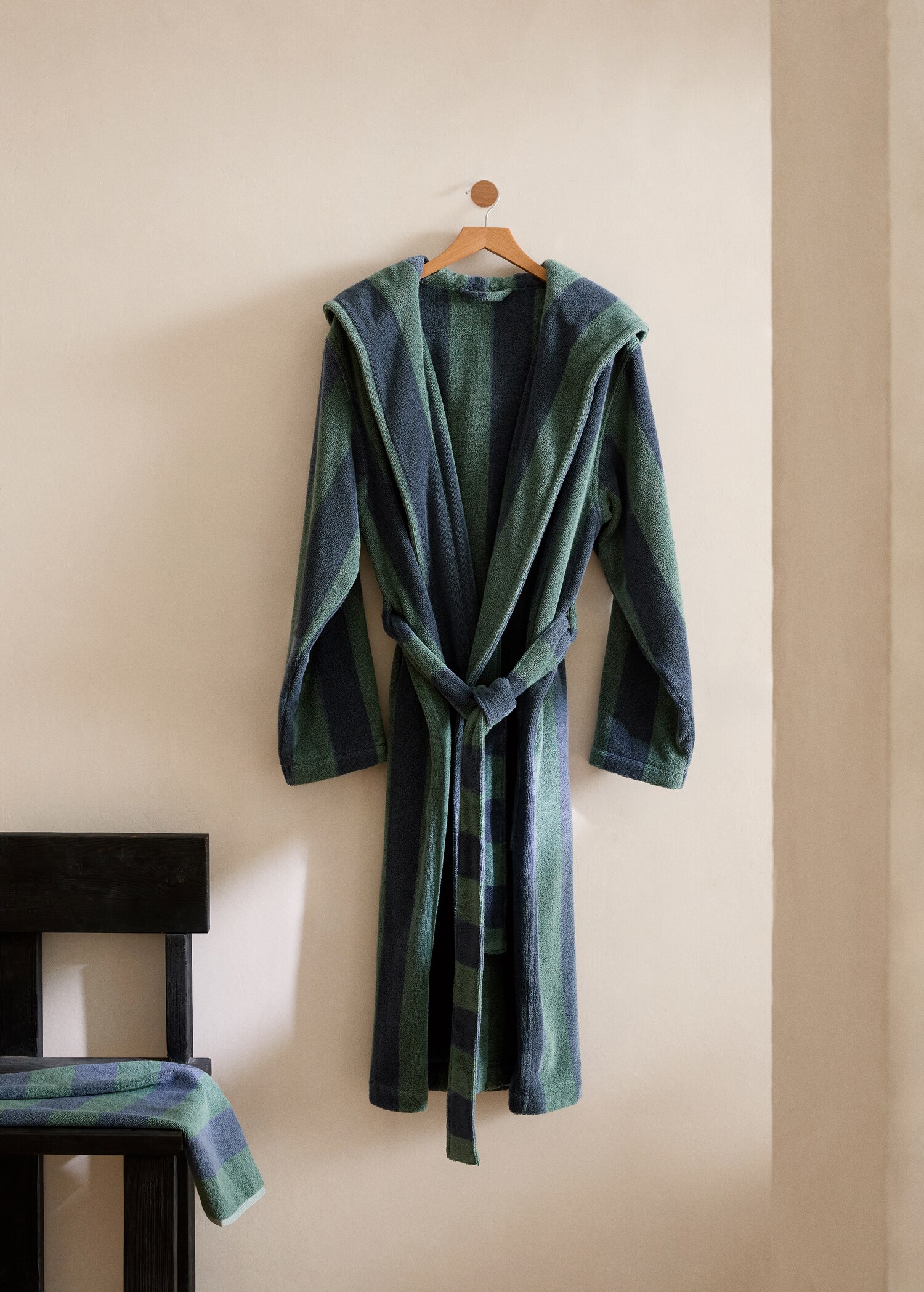 Two-tone striped bathrobe - General plane