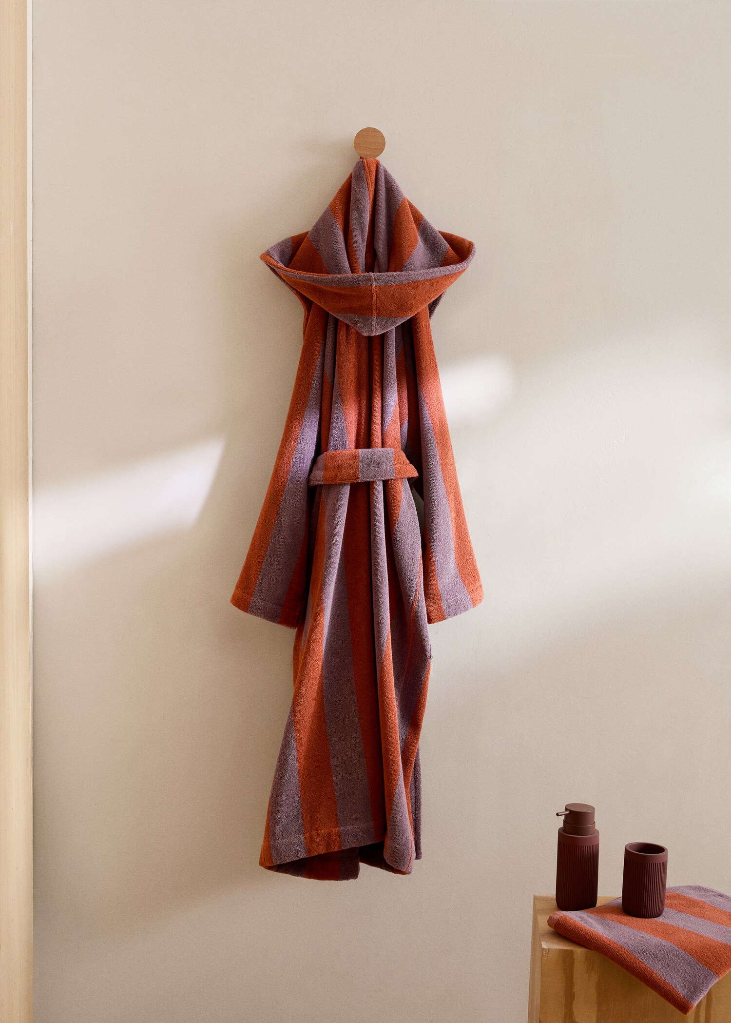 Two-tone striped bathrobe - General plane