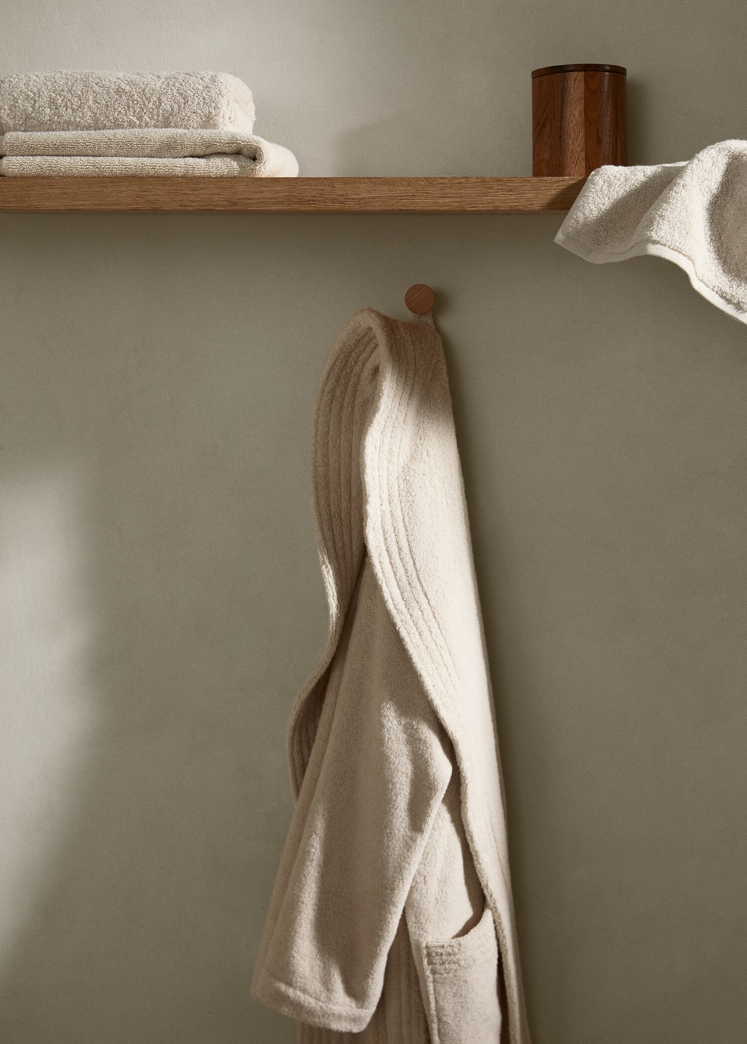 Soft cotton bathrobe - General plane