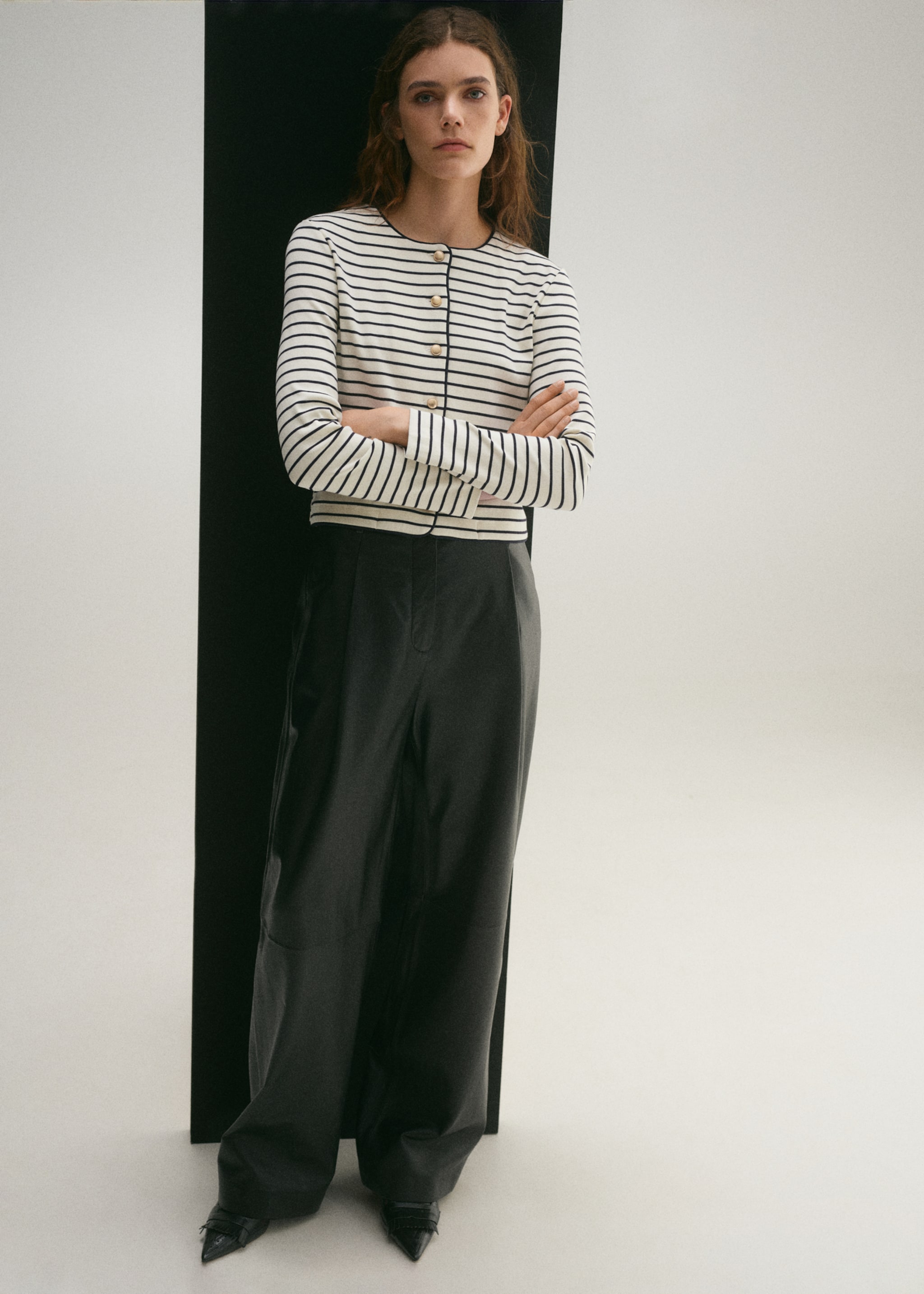 Cardigan de malha às riscas - Plano geral