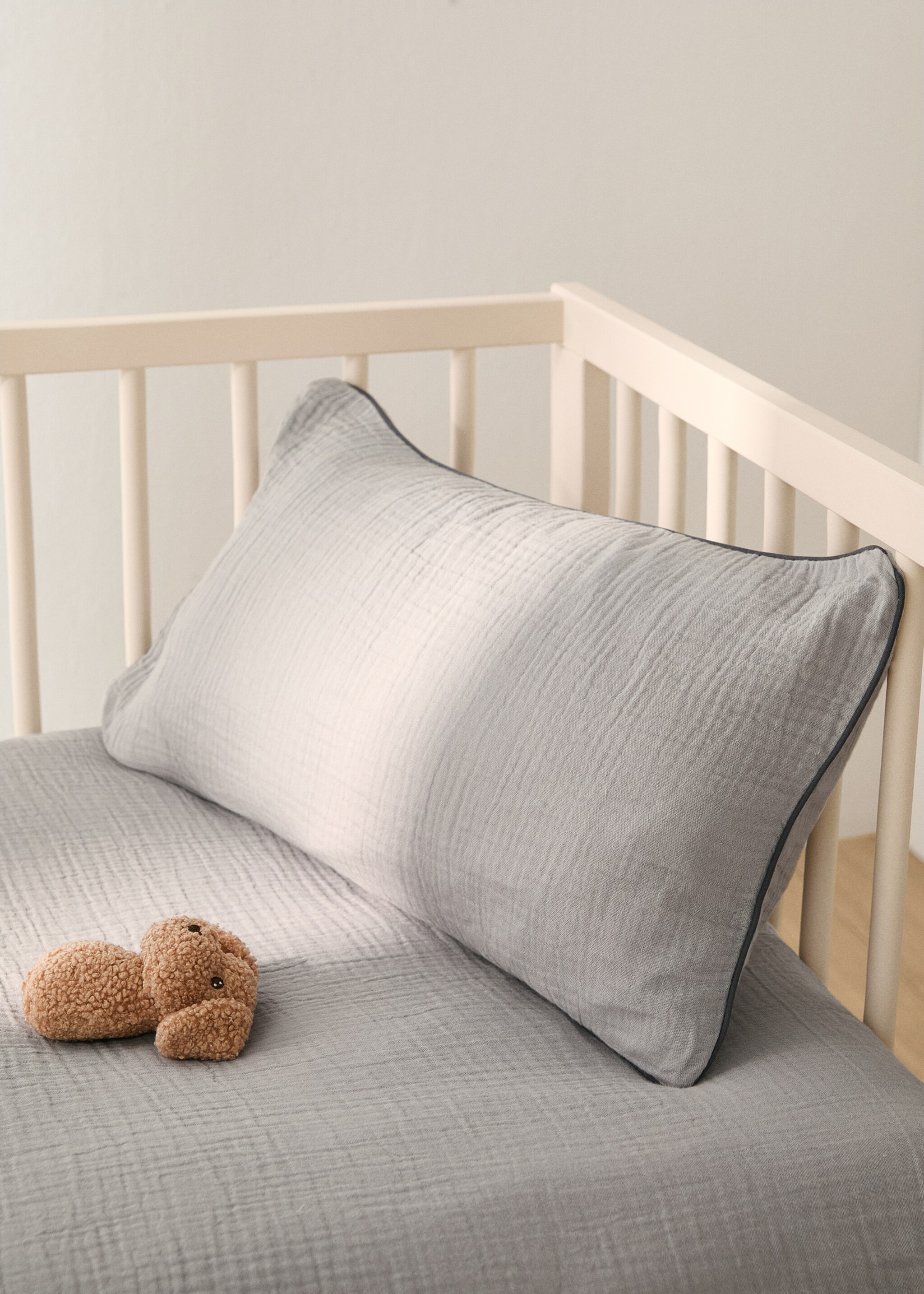 Chiffon cotton children’s pillowcase with vivid contrast 30x50 cm - General plane, Light/Pastel Grey. Ref: 87064083-00.