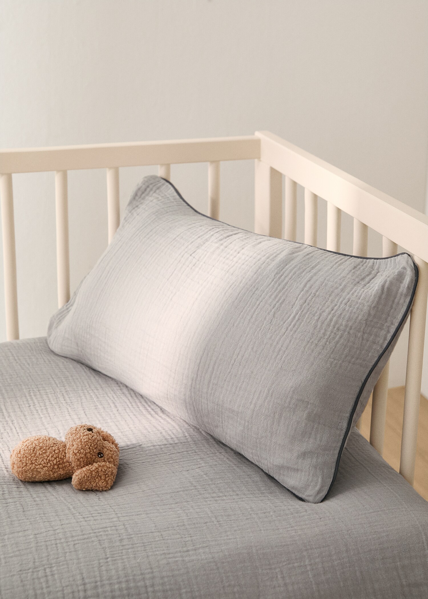 Örngott för barn i bomullsmuslin med kontrastbård 30x50 cm - Allmän bild