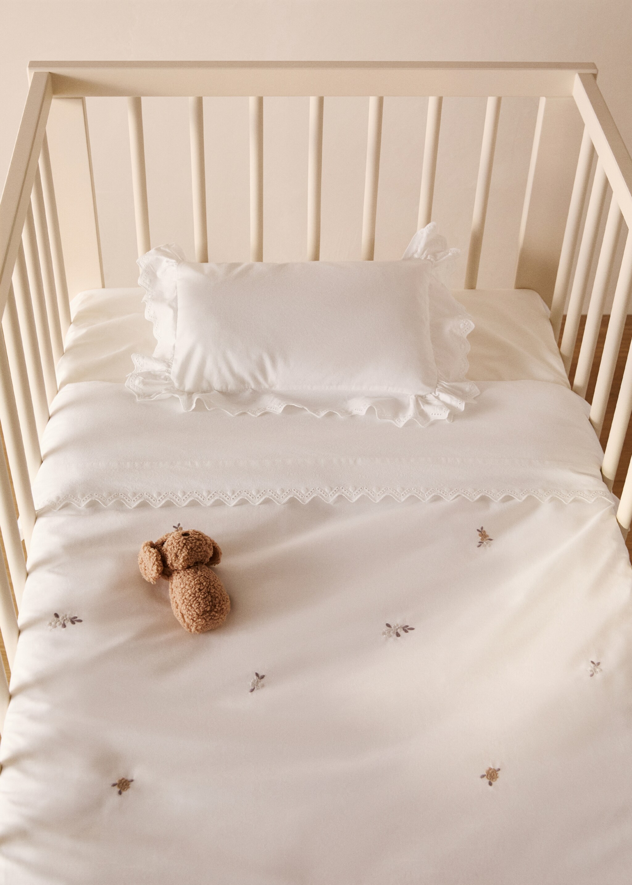 Mini-cot pillow and topper set with frills - General plane
