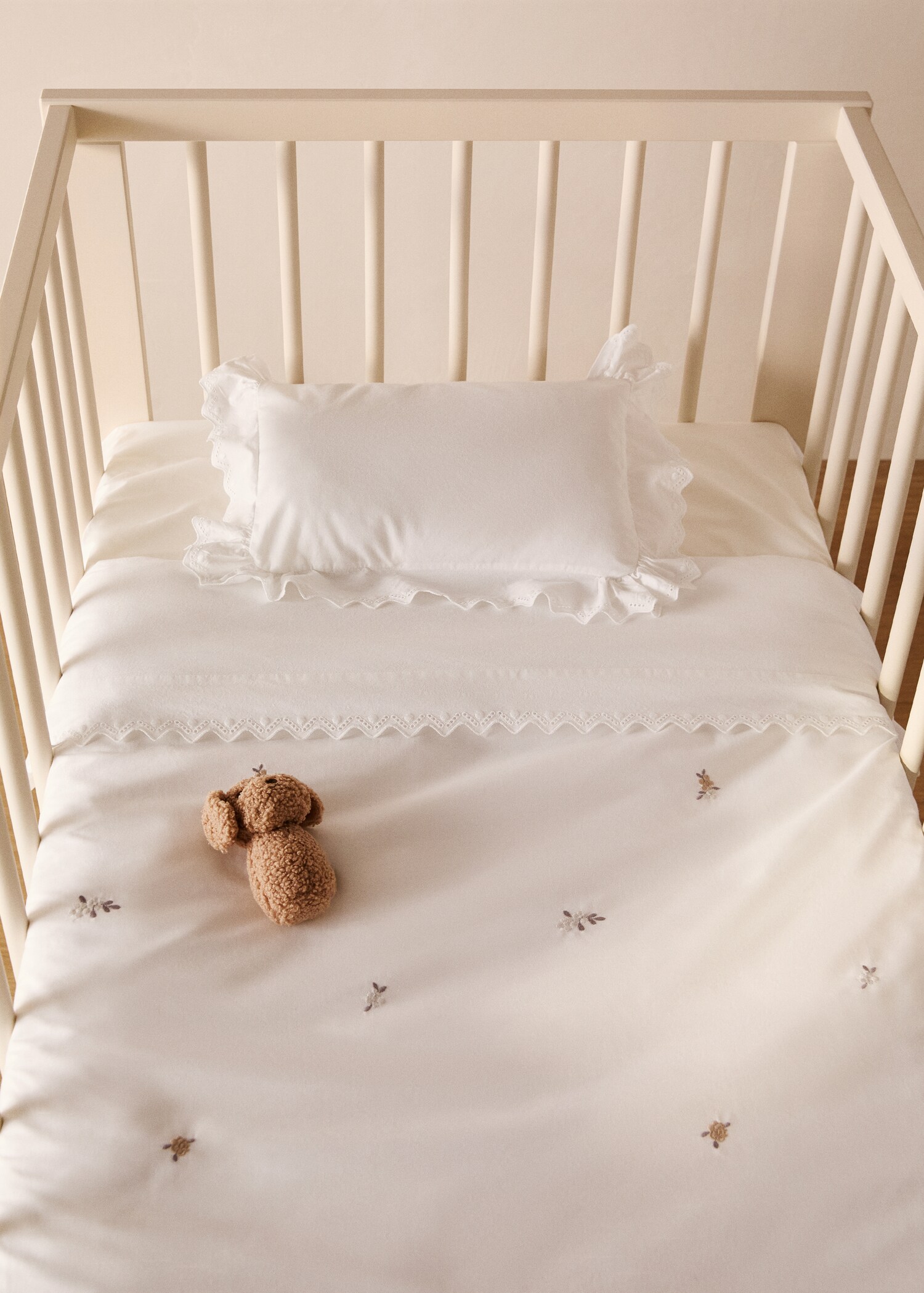 Mini-cot pillow and topper set with frills - General plane